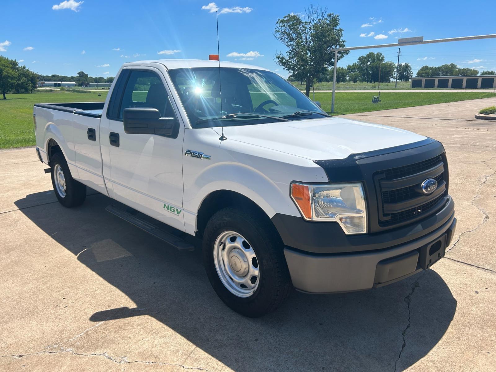 2014 White /Gray Ford F-150 STX 6.5-ft. Bed 2WD (1FTMF1CM0EK) with an 3.7L V6 DOHC 24V engine, 6-Speed Automatic transmission, located at 17760 Hwy 62, Morris, OK, 74445, (918) 733-4887, 35.609104, -95.877060 - 2014 FORD F-150 EXTENDED CAB HAS THE 3.7L V6 AND IS 2WD. THIS TRUCK IS A BI-FUEL THAT RUNS ON BOTH CNG (COMPRESSED NATURAL GAS) OR GASOLINE. FEATURES REMOTE KEYLESS ENTRY, POWER LOCKS, POWER WINDOWS, POWER MIRRORS, AM/FM STEREO, CD PLAYER, SIRIUS RADIO, AUX PORT, USB PORT, CLOTH INTERIOR, TRACTION C - Photo #3