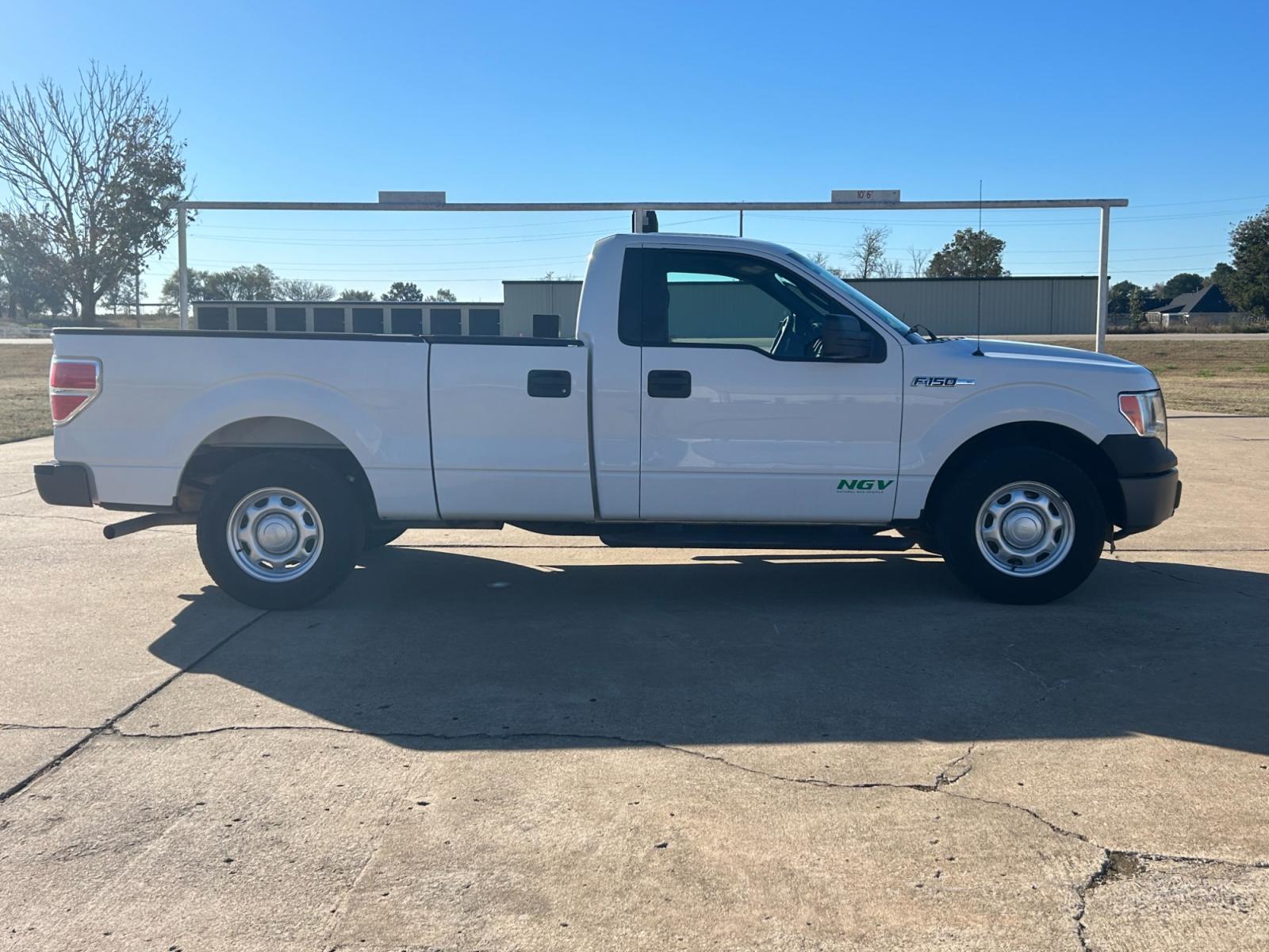 2014 White Ford F-150 STX 6.5-ft. Bed 2WD (1FTMF1CM5EK) with an 3.7L V6 DOHC 24V engine, 6-Speed Automatic transmission, located at 17760 Hwy 62, Morris, OK, 74445, (918) 733-4887, 35.609104, -95.877060 - 2014 FORD F-150 STX 6.5-ft. BED 2WD BI-FUEL (RUNS ON BOTH CNG OR GASOLINE) FEATURES POWER WINDOWS, POWER LOCKS, AM/FM STEREO, SIRIUS XM, CD PLAYER, AUXILLIARY PORT, CRUISE CONTROL, TRACTION CONTROL, MULTI-FUNCTIONING STEERING WHEEL CONTROLS. 164,837 MILES WITH LT245/R17 TIRES. ******CLEAN TITLE***** - Photo #3