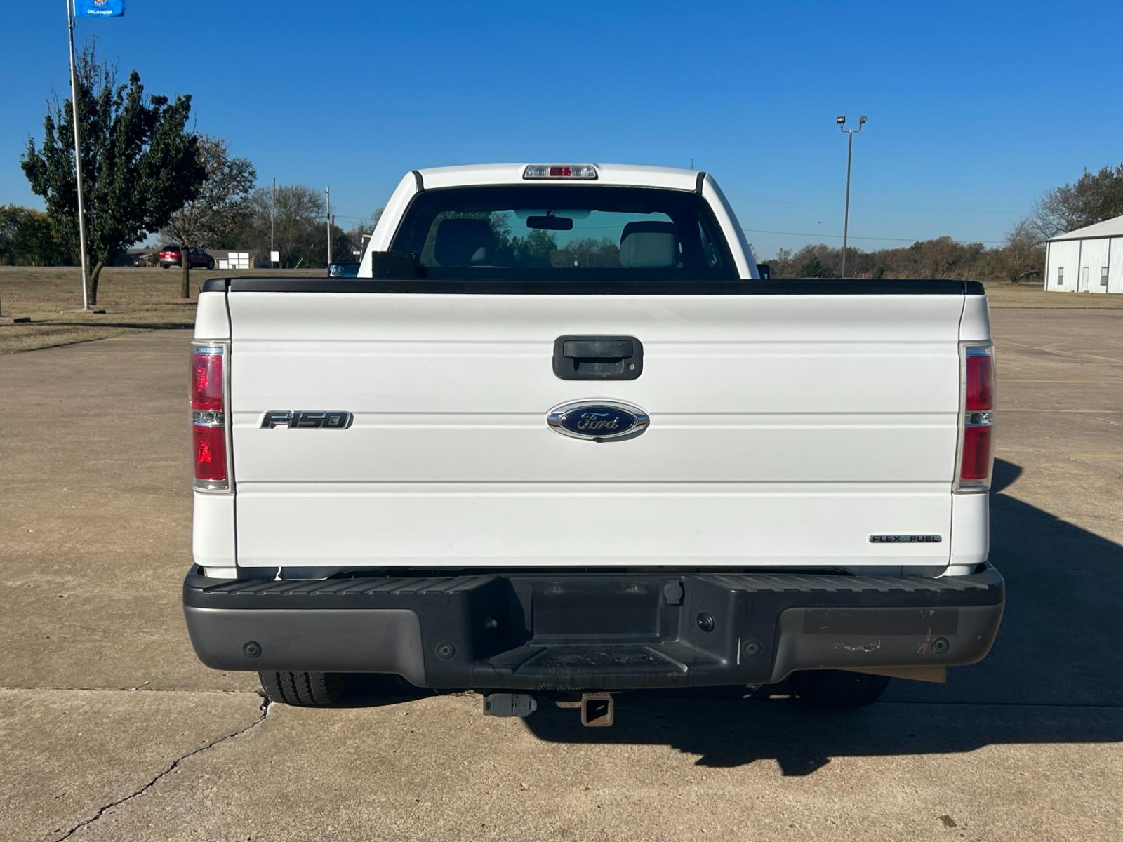 2014 White Ford F-150 STX 6.5-ft. Bed 2WD (1FTMF1CM5EK) with an 3.7L V6 DOHC 24V engine, 6-Speed Automatic transmission, located at 17760 Hwy 62, Morris, OK, 74445, (918) 733-4887, 35.609104, -95.877060 - Photo #5