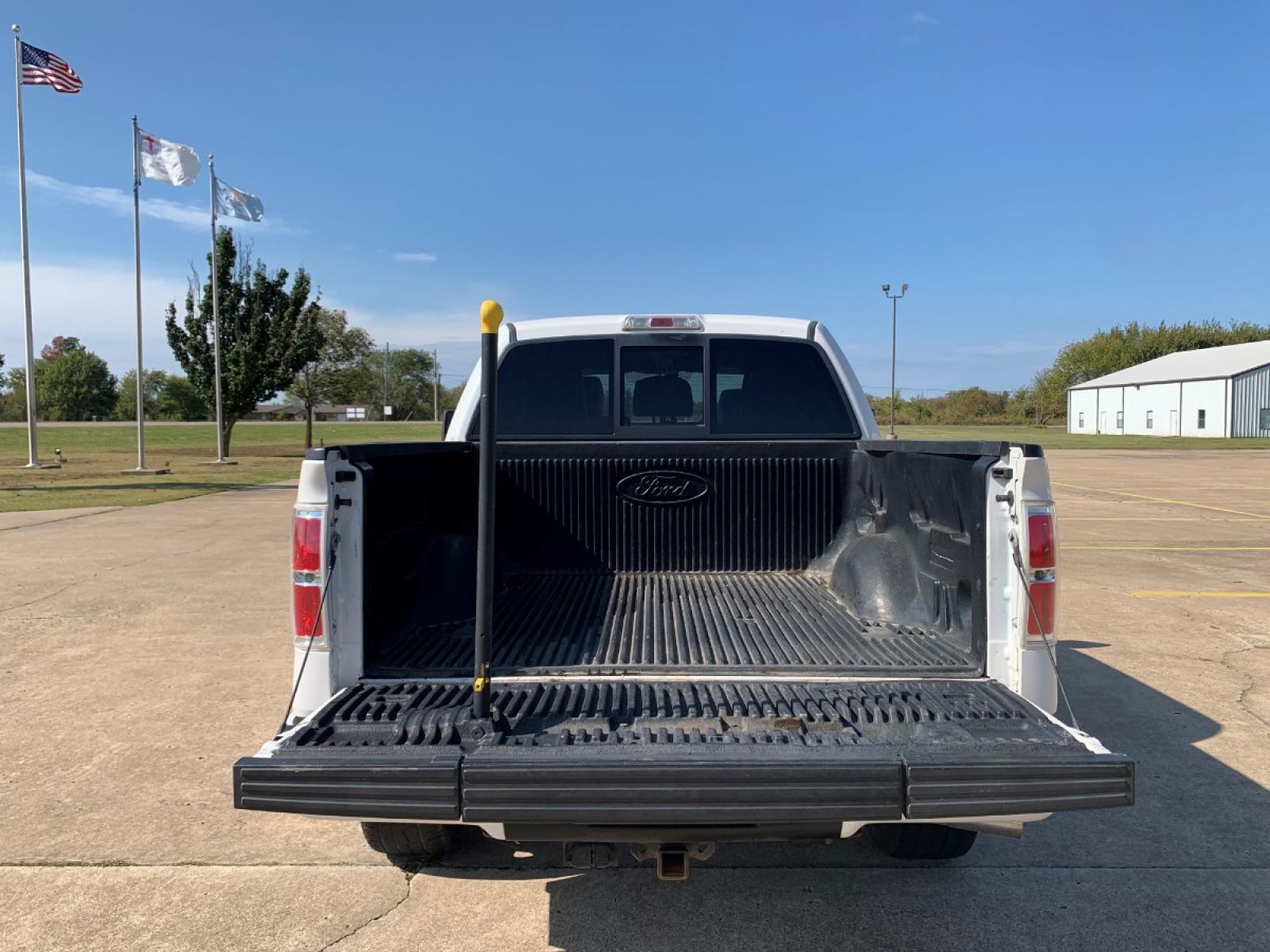 2012 White Ford F-150 XLT PLATINUM SUPER CREW 5.5-FT. BED 4WD (1FTFW1E66CF) with an 6.2L V8 SOHC 16V engine, 6-Speed Automatic transmission, located at 17760 Hwy 62, Morris, OK, 74445, (918) 733-4887, 35.609104, -95.877060 - Photo #19