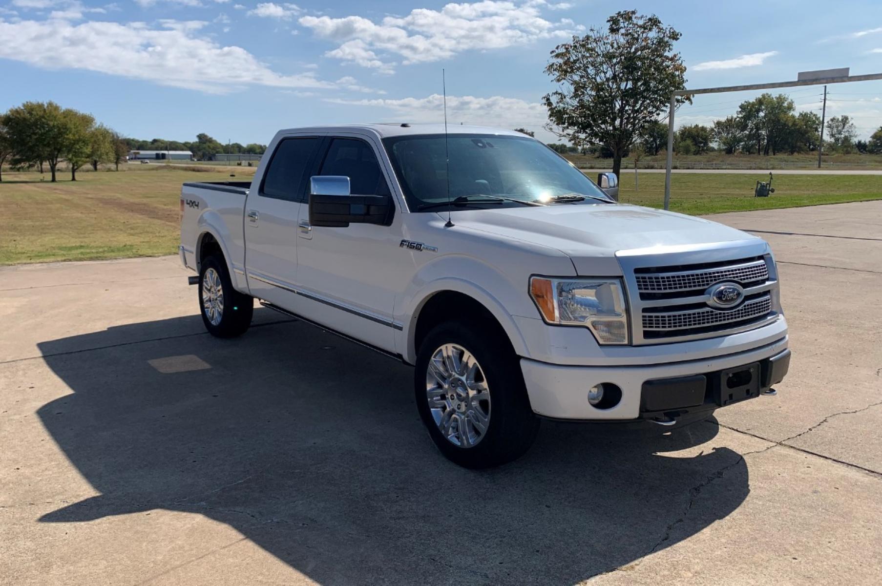 2012 White Ford F-150 XLT PLATINUM SUPER CREW 5.5-FT. BED 4WD (1FTFW1E66CF) with an 6.2L V8 SOHC 16V engine, 6-Speed Automatic transmission, located at 17760 Hwy 62, Morris, OK, 74445, (918) 733-4887, 35.609104, -95.877060 - 2012 FORD F-150 XLT PLATINUM 6.2L V8 4X4. THIS TRUCK RUNS ON GASOLINE AND FEATURES REMOTE KEYLESS ENTRY, REMOTE LOCKING SYSTEM, POWER LOCKS, POWER WINDOWS, POWER MIRRORS, POWER SEATS, TILT WHEEL, MULTIFUNCTION STEERING WHEEL CONTROLS, AM/FM RADIO, CD PLAYER, BLUETOOTH, NAVIGATION, BACKUP CAMERA, LEA - Photo #3