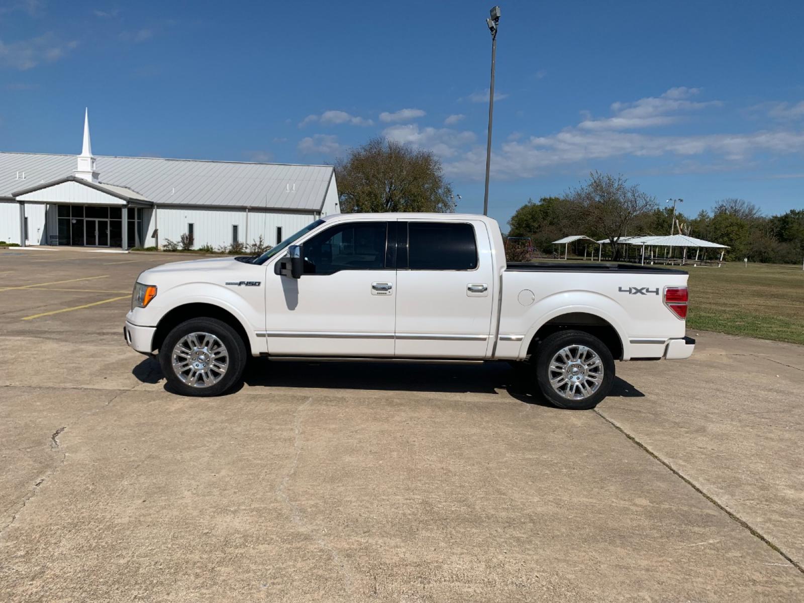 2012 White Ford F-150 XLT PLATINUM SUPER CREW 5.5-FT. BED 4WD (1FTFW1E66CF) with an 6.2L V8 SOHC 16V engine, 6-Speed Automatic transmission, located at 17760 Hwy 62, Morris, OK, 74445, (918) 733-4887, 35.609104, -95.877060 - Photo #8