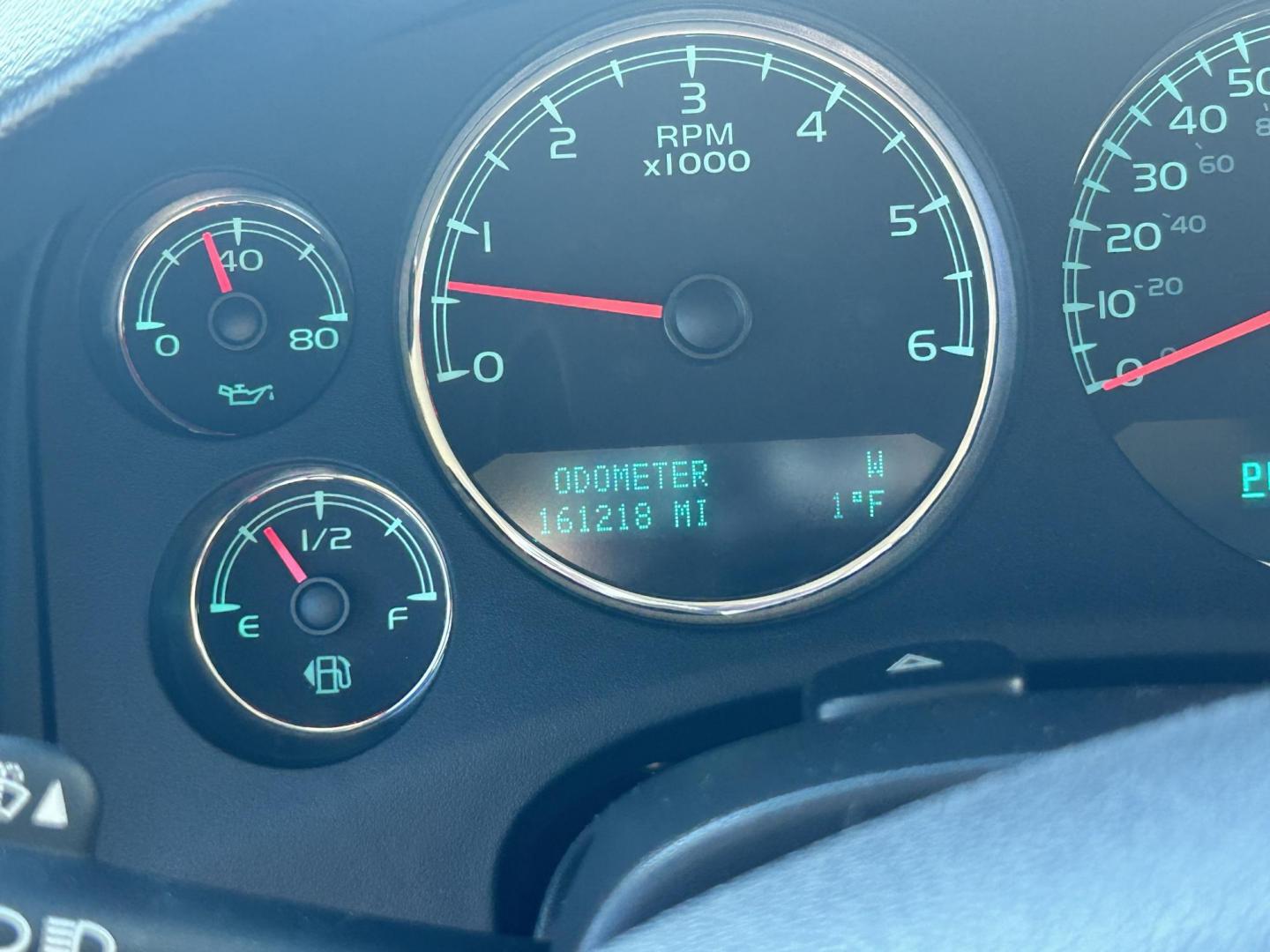 2012 White /BLACK Chevrolet Tahoe LS 4WD (1GNSKAE01CR) with an 5.3L V8 OHV 16V FFV engine, 6-Speed Automatic transmission, located at 17760 Hwy 62, Morris, OK, 74445, (918) 733-4887, 35.609104, -95.877060 - 2012 CHEVY TAHOE 5.3L V8 4WD BI-FUEL FEATURES REMOTE START, REMOTE KEYLESS ENTRY, REMOTE KEYLESS LOCKING SYSTEM, POWER WINDOWS, POWER SEATS, POWER MIRRORS, POWER LOCKS, AM/FM STEREO, CD PLAYER, BACKUP CAMERA, CLOTHS SEATS, POWER-ADJUSTABLE PEDALS, HILL ASSISTANCE, LEATHER-WRAPPED MULTI-FUNCTION ST - Photo#11