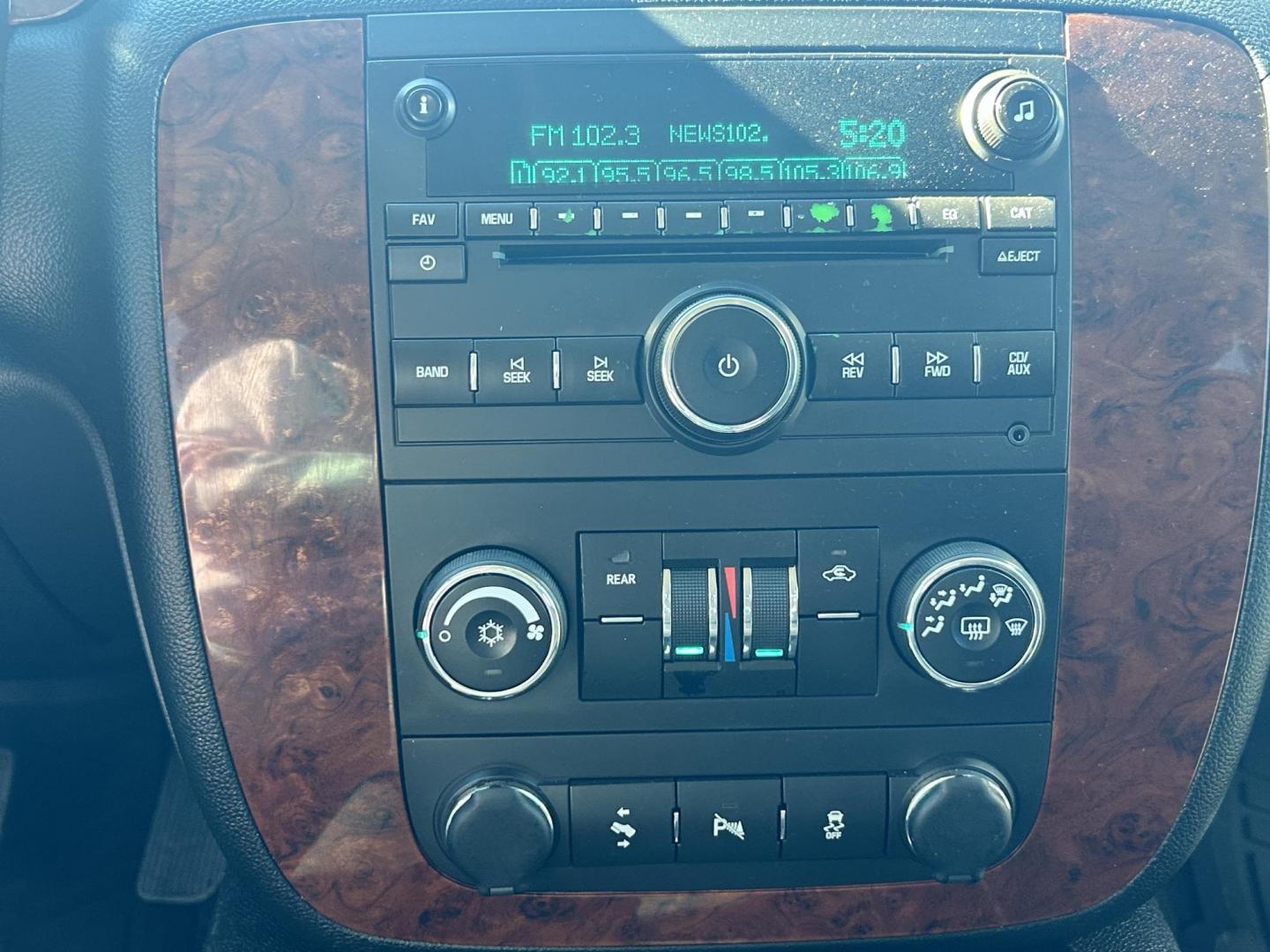 2012 White /BLACK Chevrolet Tahoe LS 4WD (1GNSKAE01CR) with an 5.3L V8 OHV 16V FFV engine, 6-Speed Automatic transmission, located at 17760 Hwy 62, Morris, OK, 74445, (918) 733-4887, 35.609104, -95.877060 - 2012 CHEVY TAHOE 5.3L V8 4WD BI-FUEL FEATURES REMOTE START, REMOTE KEYLESS ENTRY, REMOTE KEYLESS LOCKING SYSTEM, POWER WINDOWS, POWER SEATS, POWER MIRRORS, POWER LOCKS, AM/FM STEREO, CD PLAYER, BACKUP CAMERA, CLOTHS SEATS, POWER-ADJUSTABLE PEDALS, HILL ASSISTANCE, LEATHER-WRAPPED MULTI-FUNCTION ST - Photo#12