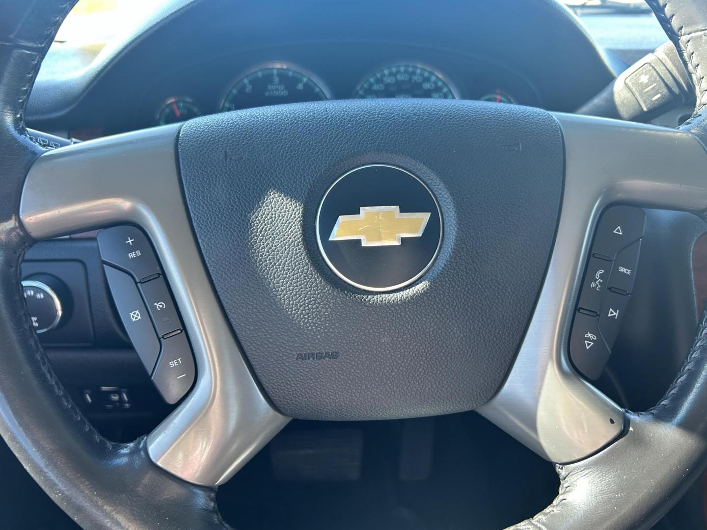 2012 White /BLACK Chevrolet Tahoe LS 4WD (1GNSKAE01CR) with an 5.3L V8 OHV 16V FFV engine, 6-Speed Automatic transmission, located at 17760 Hwy 62, Morris, OK, 74445, (918) 733-4887, 35.609104, -95.877060 - 2012 CHEVY TAHOE 5.3L V8 4WD BI-FUEL FEATURES REMOTE START, REMOTE KEYLESS ENTRY, REMOTE KEYLESS LOCKING SYSTEM, POWER WINDOWS, POWER SEATS, POWER MIRRORS, POWER LOCKS, AM/FM STEREO, CD PLAYER, BACKUP CAMERA, CLOTHS SEATS, POWER-ADJUSTABLE PEDALS, HILL ASSISTANCE, LEATHER-WRAPPED MULTI-FUNCTION ST - Photo#16