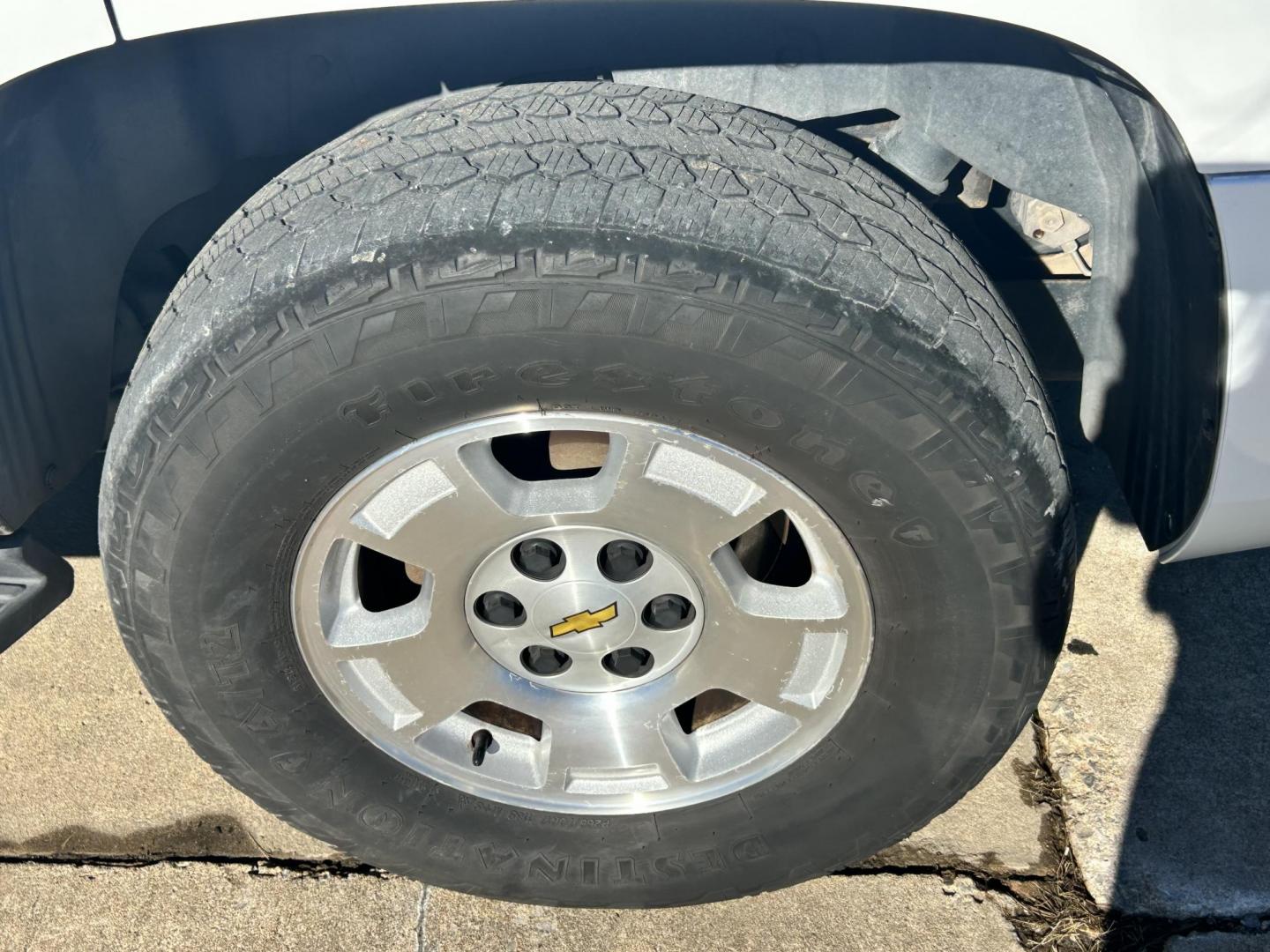 2012 White /BLACK Chevrolet Tahoe LS 4WD (1GNSKAE01CR) with an 5.3L V8 OHV 16V FFV engine, 6-Speed Automatic transmission, located at 17760 Hwy 62, Morris, OK, 74445, (918) 733-4887, 35.609104, -95.877060 - 2012 CHEVY TAHOE 5.3L V8 4WD BI-FUEL FEATURES REMOTE START, REMOTE KEYLESS ENTRY, REMOTE KEYLESS LOCKING SYSTEM, POWER WINDOWS, POWER SEATS, POWER MIRRORS, POWER LOCKS, AM/FM STEREO, CD PLAYER, BACKUP CAMERA, CLOTHS SEATS, POWER-ADJUSTABLE PEDALS, HILL ASSISTANCE, LEATHER-WRAPPED MULTI-FUNCTION ST - Photo#29