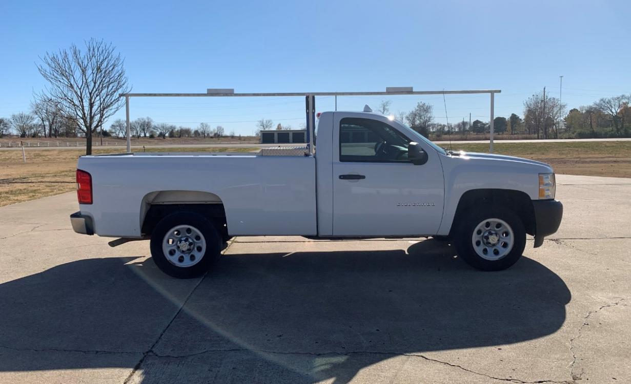 2011 White Chevrolet Silverado 1500 Work Truck 2WD (1GCNCPE03BZ) with an 5.3L V8 OHV 16V FFV engine, 4-Speed Automatic transmission, located at 17760 Hwy 62, Morris, OK, 74445, (918) 733-4887, 35.609104, -95.877060 - Photo #4