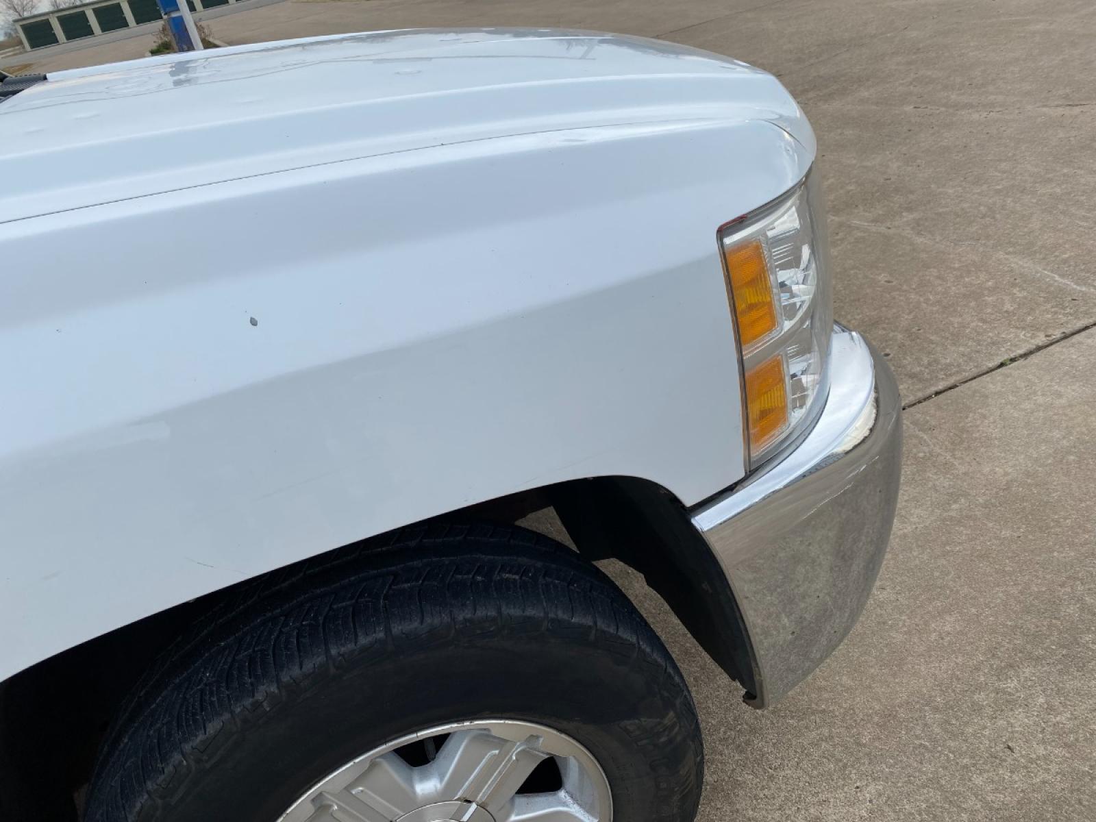 2012 White Chevrolet Silverado 1500 LT Ext. Cab Long Box 4WD (1GCRKSE71CZ) with an 5.3L V8 OHV 16V FFV engine, 6-Speed Automatic transmission, located at 17760 Hwy 62, Morris, OK, 74445, (918) 733-4887, 35.609104, -95.877060 - 2012 CHEVY SILVERADO 1500 Z71 5.3L V8 4WD. RUNS ON REGULAR GASOLINE. FEATURES POWER LOCKS, POWER WINDOWS, POWER MIRRORS, TILT WHEEL, STEERING WHEEL CONTROLS, AM/FM STEREO, CD PLAYER, AUX PORT, BLUETOOTH FOR HANDS-FREE CALLING, ONSTAR, CRUISE CONTROL, TRACTION CONTROL, CLOTH INTERIOR SEATS, RUNNING B - Photo #27