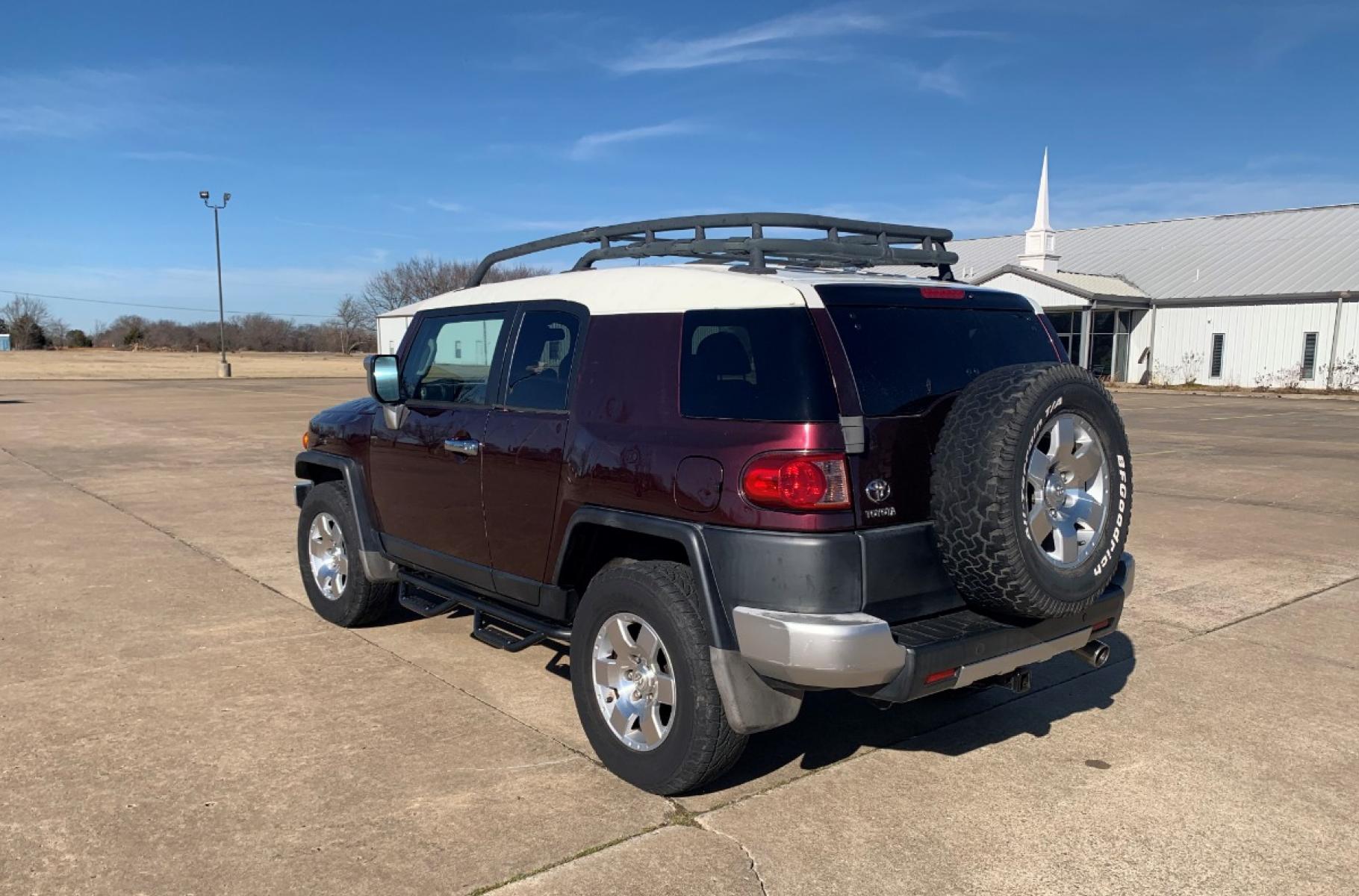 2007 PURPLE Toyota FJ Cruiser 4WD AT (JTEBU11F170) with an 4.0L V6 DOHC 24V engine, 5-Speed Automatic Overdrive transmission, located at 17760 Hwy 62, Morris, OK, 74445, (918) 733-4887, 35.609104, -95.877060 - 2007 TOYOTA FJ CRUISER 4.0L V6 4WD AND RUNS ON GASOLINE. IT FEATURES POWER LOCKS, POWER MIRRORS, POWER WINDOWS, MANUAL SEATS, AM/FM STEREO, 6 DISC CD PLAYER, AUX, LEATHER SEATS, STEERING WHEEL CONTROLS, TILT WHEEL, CRUISE CONTROL, TRACTION CONTROL, PARKING ASSIST, SECOND-ROW FOLDING SEATS, OUTSIDE C - Photo #7