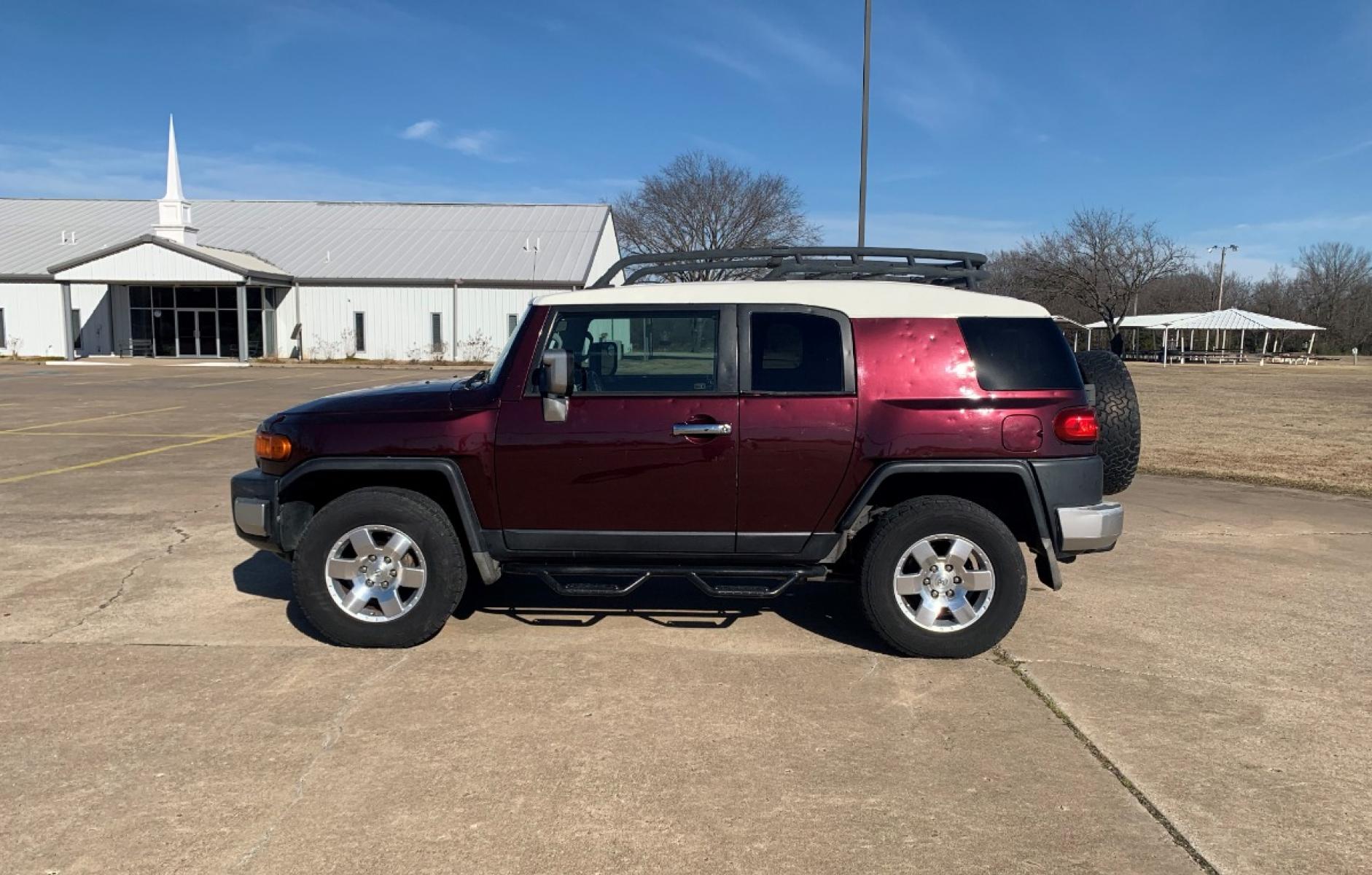 2007 PURPLE Toyota FJ Cruiser 4WD AT (JTEBU11F170) with an 4.0L V6 DOHC 24V engine, 5-Speed Automatic Overdrive transmission, located at 17760 Hwy 62, Morris, OK, 74445, (918) 733-4887, 35.609104, -95.877060 - 2007 TOYOTA FJ CRUISER 4.0L V6 4WD AND RUNS ON GASOLINE. IT FEATURES POWER LOCKS, POWER MIRRORS, POWER WINDOWS, MANUAL SEATS, AM/FM STEREO, 6 DISC CD PLAYER, AUX, LEATHER SEATS, STEERING WHEEL CONTROLS, TILT WHEEL, CRUISE CONTROL, TRACTION CONTROL, PARKING ASSIST, SECOND-ROW FOLDING SEATS, OUTSIDE C - Photo #8