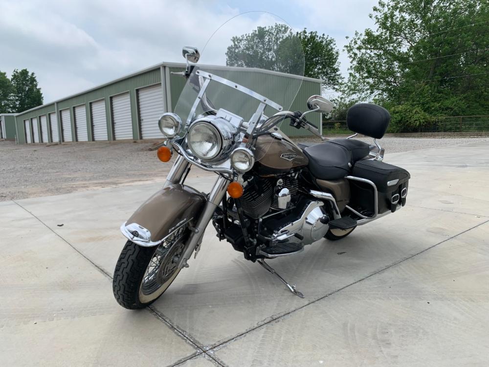 2004 GOLD Harley-Davidson FLHRCI ROAD KING (1HD1FRW104Y) with an 1450CC engine, 5 SPEED MANUAL transmission, located at 17760 HWY 62, MORRIS, 74445, 35.609104, -95.877060 - Photo #3
