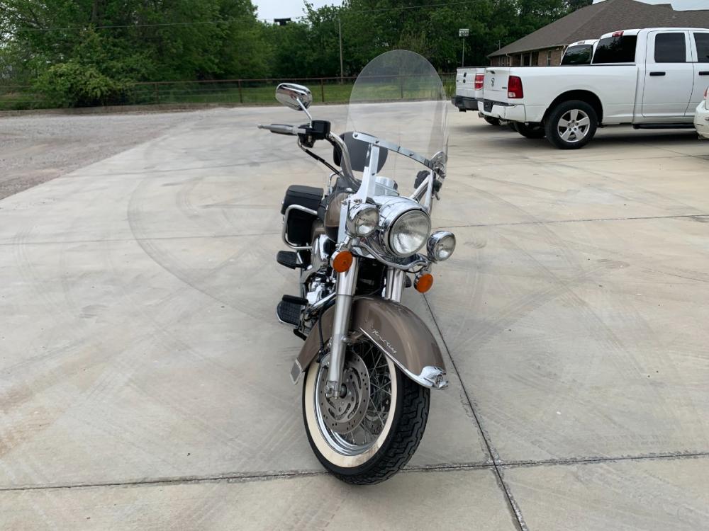 2004 GOLD Harley-Davidson FLHRCI ROAD KING (1HD1FRW104Y) with an 1450CC engine, 5 SPEED MANUAL transmission, located at 17760 HWY 62, MORRIS, 74445, 35.609104, -95.877060 - Photo #4