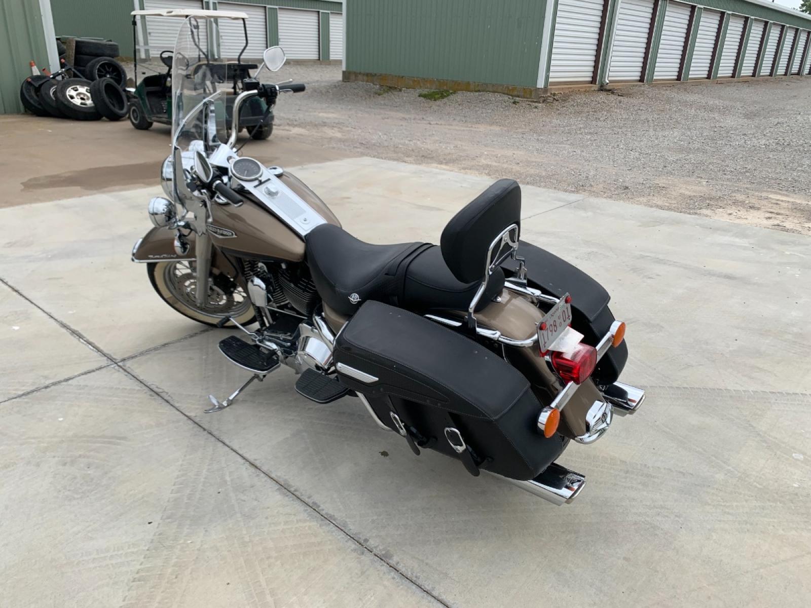 2004 GOLD Harley-Davidson FLHRCI ROAD KING (1HD1FRW104Y) with an 1450CC engine, 5 SPEED MANUAL transmission, located at 17760 HWY 62, MORRIS, 74445, 35.609104, -95.877060 - 2004 HARLEY DAVIDSON FLHRCI ROAD KING IS READY TO CRUISE THE HIGHWAYS. IT HAS A V2 FOUR-STROKE MOTOR, 1450CC, FEATURES LEATHER SEATS, ELECTRIC START, CRUISE CONTROL, 5-SPEED MANUAL, VANCE AND HINES DUAL EXHAUST, AND LEATHER-COVERED COMPOSITE SADDLEBAGS. IT APPEARS TO BE GARAGE KEPT. REBUILT TITLE D - Photo #6