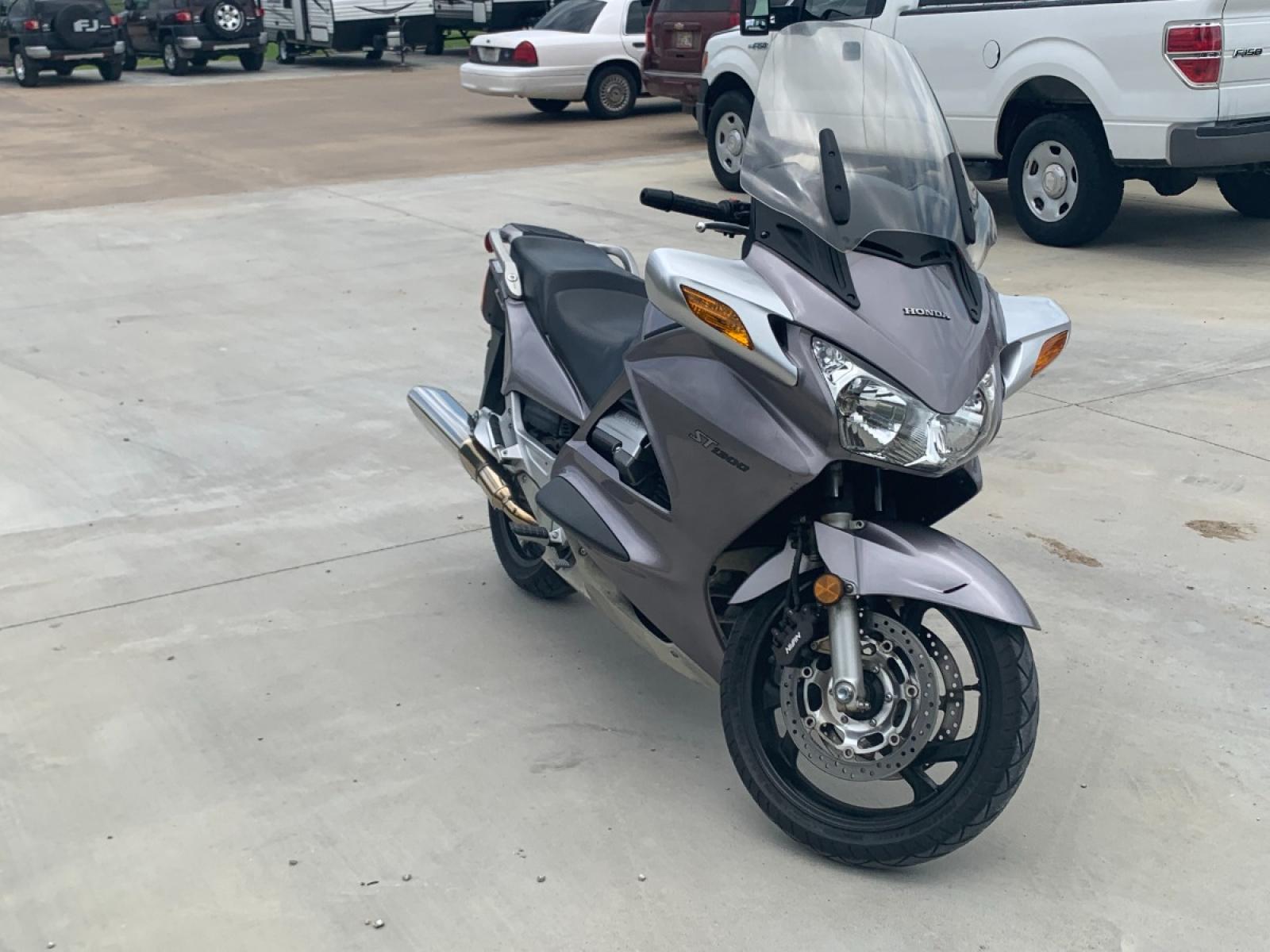 2003 Silver Honda ST1300 ST1300 (JH2SC51103M) with an 1261CC engine, 5 SPEED transmission, located at 17760 HWY 62, MORRIS, 74445, 35.609104, -95.877060 - 2003 HONDA ST1300 1261CC 5-SPEED TRANSMISSION WITH AN ELECTRIC START, POWER-ADJUSTABLE LIGHTS, POWER-ADJUSTABLE WINDSHIELD, NICE CLEAN TOURING SPORTS BIKE. ONLY 17,093 MILES, MARATHON TIRES, IT HAS REBUILT TITLE DUE TO A SMALL ACCIDENT. LIGHT SCRAPES AS SHOWN IN PICTURES. WE OFFER A FREE CARFAX ON - Photo #3