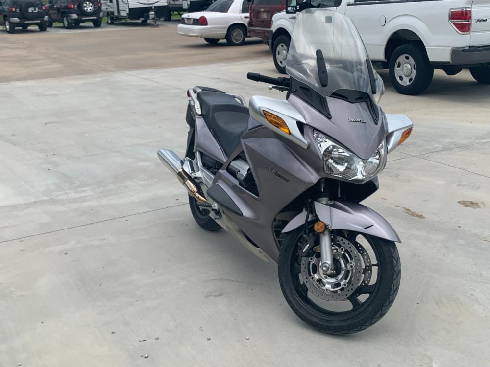 2003 Silver Honda ST1300 ST1300 (JH2SC51103M) with an 1261CC engine, 5 SPEED transmission, located at 17760 HWY 62, MORRIS, 74445, 35.609104, -95.877060 - 2003 HONDA ST1300 IS A 1261CC 5-SPEED TRANSMISSION WITH AN ELECTRIC START, POWER-ADJUSTABLE LIGHTS, POWER-ADJUSTABLE WINDSHIELD, NICE CLEAN TOURING SPORTS BIKE. ONLY 17,093 MILES, MARATHON TIRES, DOES HAVE REBUILT TITLE DUE TO A SMALL ACCIDENT. LIGHT SCRAPES AS SHOWN IN PICTURES. $3,900 CALL R - Photo #3