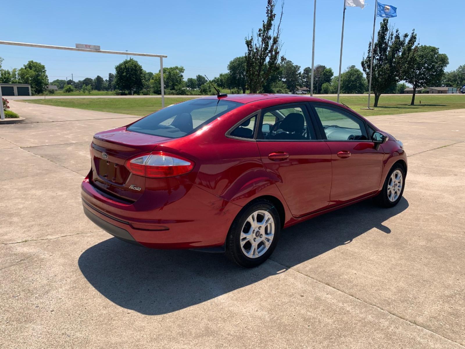 2014 RED Ford Fiesta SE Sedan (3FADP4BJ6EM) with an 1.6L L4 DOHC 16V engine, located at 17760 Hwy 62, Morris, OK, 74445, (918) 733-4887, 35.609104, -95.877060 - Photo #5