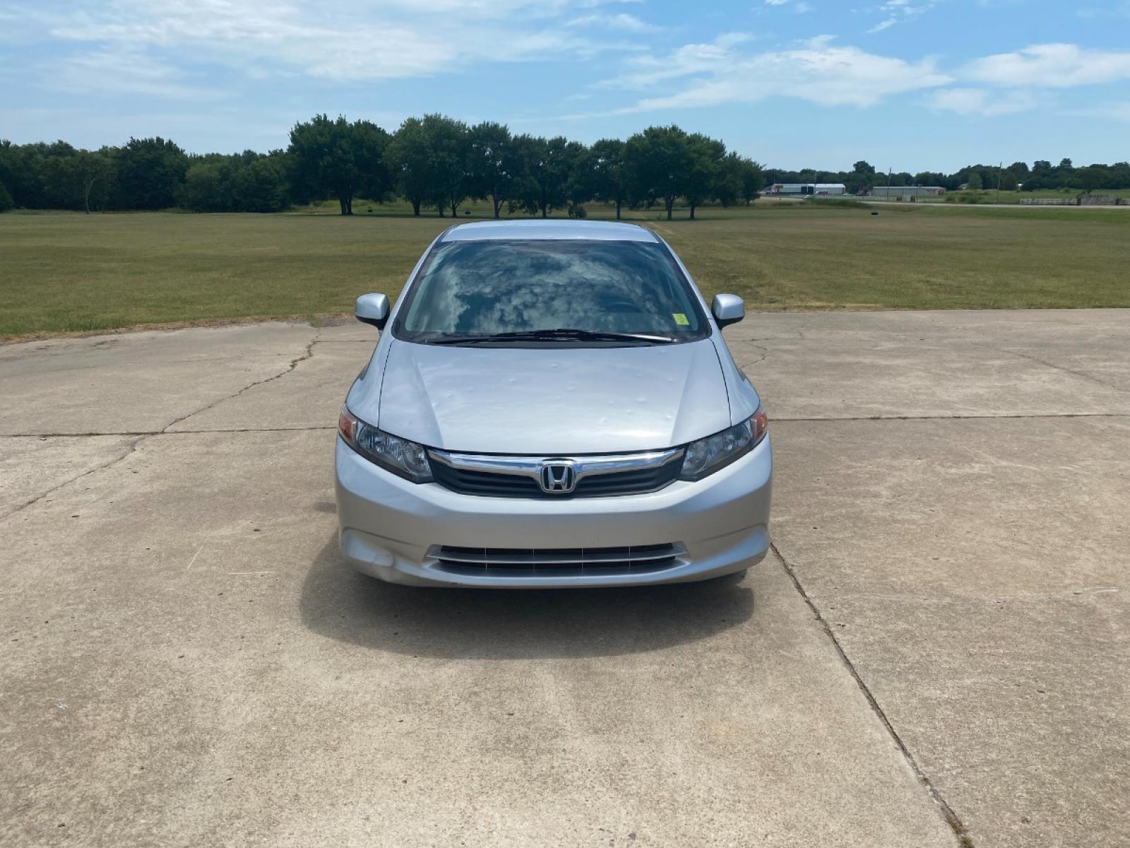 2012 Silver /TAN Honda Civic CNG Sedan 5-Speed AT (19XFB5F56CE) with an 1.8L L4 SOHC 16V CNG engine, 5-Speed Automatic transmission, located at 17760 Hwy 62, Morris, OK, 74445, (918) 733-4887, 35.609104, -95.877060 - 2012 HONDA CIVIC 1.8L FWD DEDICATED CNG (COMPRESSED NATURAL GAS) VEHICLE $1.05 - $2.05 PER GAL IN OK. 2012 HONDA CIVIC FEATURES 2 KEYS, REMOTE KEYLESS ENTRY, POWER LOCKS, POWER WINDOWS, POWER MIRRORS, MANUEL SEATS, TOUCHSCREEN RADIO, AM/FM RADIO, CD PLAYER, USB, AUX, BLUETOOTH FOR HANDS-FREE CALLING - Photo #1