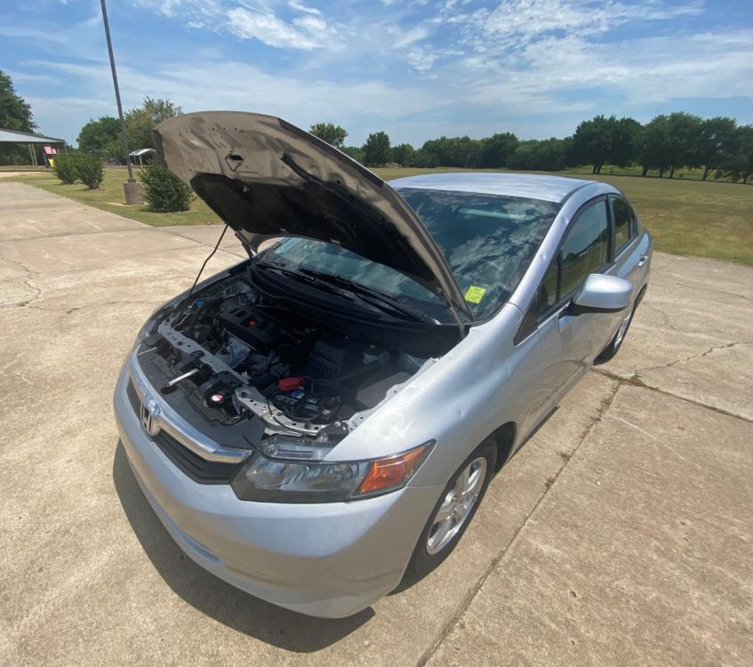 2012 Silver /TAN Honda Civic CNG Sedan 5-Speed AT (19XFB5F56CE) with an 1.8L L4 SOHC 16V CNG engine, 5-Speed Automatic transmission, located at 17760 Hwy 62, Morris, OK, 74445, (918) 733-4887, 35.609104, -95.877060 - Photo #26
