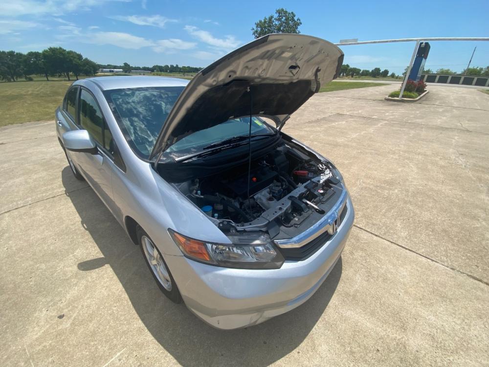 2012 Silver /TAN Honda Civic CNG Sedan 5-Speed AT (19XFB5F56CE) with an 1.8L L4 SOHC 16V CNG engine, 5-Speed Automatic transmission, located at 17760 Hwy 62, Morris, OK, 74445, (918) 733-4887, 35.609104, -95.877060 - Photo #28