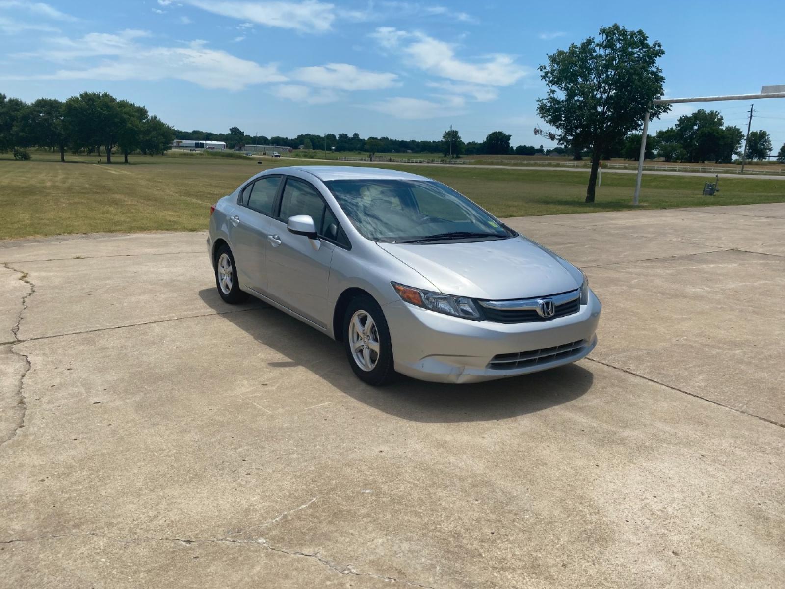 2012 Silver /TAN Honda Civic CNG Sedan 5-Speed AT (19XFB5F56CE) with an 1.8L L4 SOHC 16V CNG engine, 5-Speed Automatic transmission, located at 17760 Hwy 62, Morris, OK, 74445, (918) 733-4887, 35.609104, -95.877060 - 2012 HONDA CIVIC 1.8L FWD DEDICATED CNG (COMPRESSED NATURAL GAS) VEHICLE $1.05 - $2.05 PER GAL IN OK. 2012 HONDA CIVIC FEATURES 2 KEYS, REMOTE KEYLESS ENTRY, POWER LOCKS, POWER WINDOWS, POWER MIRRORS, MANUEL SEATS, TOUCHSCREEN RADIO, AM/FM RADIO, CD PLAYER, USB, AUX, BLUETOOTH FOR HANDS-FREE CALLING - Photo #2