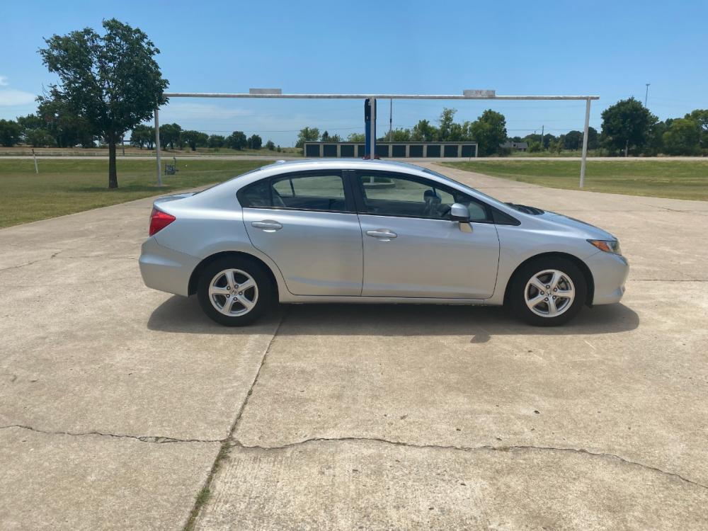 2012 Silver /TAN Honda Civic CNG Sedan 5-Speed AT (19XFB5F56CE) with an 1.8L L4 SOHC 16V CNG engine, 5-Speed Automatic transmission, located at 17760 Hwy 62, Morris, OK, 74445, (918) 733-4887, 35.609104, -95.877060 - Photo #3