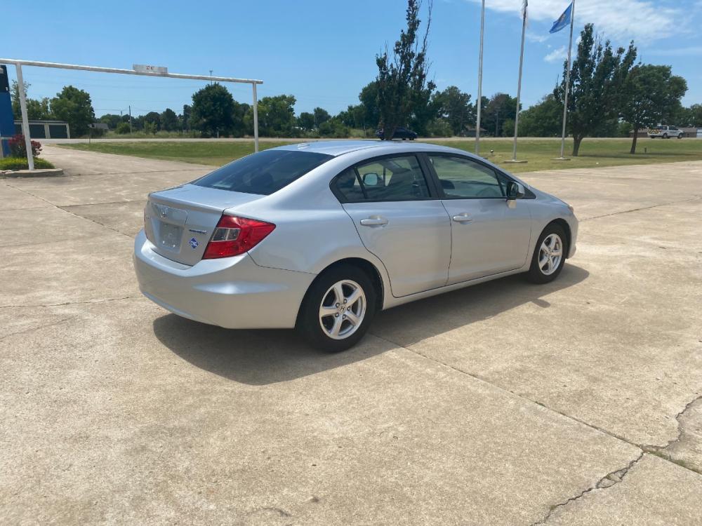 2012 Silver /TAN Honda Civic CNG Sedan 5-Speed AT (19XFB5F56CE) with an 1.8L L4 SOHC 16V CNG engine, 5-Speed Automatic transmission, located at 17760 Hwy 62, Morris, OK, 74445, (918) 733-4887, 35.609104, -95.877060 - 2012 HONDA CIVIC 1.8L FWD DEDICATED CNG (COMPRESSED NATURAL GAS) VEHICLE $1.05 - $2.05 PER GAL IN OK. 2012 HONDA CIVIC FEATURES 2 KEYS, REMOTE KEYLESS ENTRY, POWER LOCKS, POWER WINDOWS, POWER MIRRORS, MANUEL SEATS, TOUCHSCREEN RADIO, AM/FM RADIO, CD PLAYER, USB, AUX, BLUETOOTH FOR HANDS-FREE CALLING - Photo #4