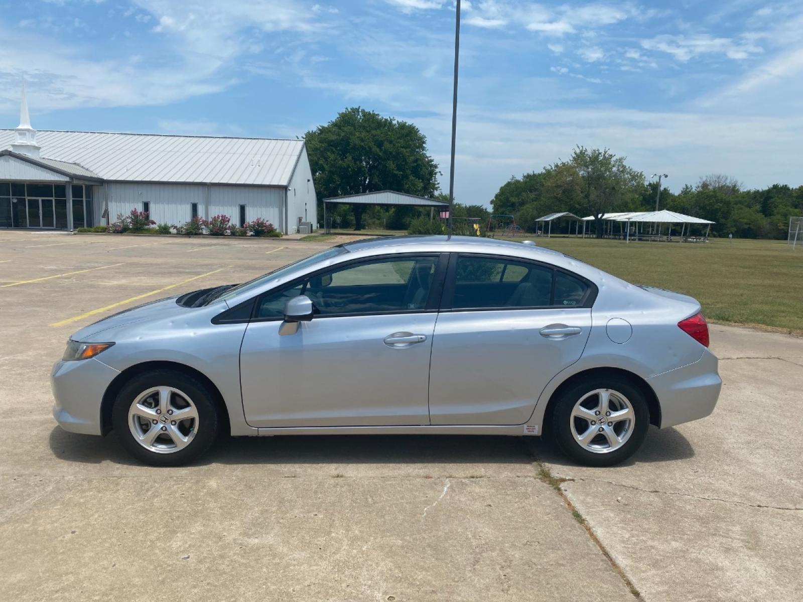 2012 Silver /TAN Honda Civic CNG Sedan 5-Speed AT (19XFB5F56CE) with an 1.8L L4 SOHC 16V CNG engine, 5-Speed Automatic transmission, located at 17760 Hwy 62, Morris, OK, 74445, (918) 733-4887, 35.609104, -95.877060 - 2012 HONDA CIVIC 1.8L FWD DEDICATED CNG (COMPRESSED NATURAL GAS) VEHICLE $1.05 - $2.05 PER GAL IN OK. 2012 HONDA CIVIC FEATURES 2 KEYS, REMOTE KEYLESS ENTRY, POWER LOCKS, POWER WINDOWS, POWER MIRRORS, MANUEL SEATS, TOUCHSCREEN RADIO, AM/FM RADIO, CD PLAYER, USB, AUX, BLUETOOTH FOR HANDS-FREE CALLING - Photo #7