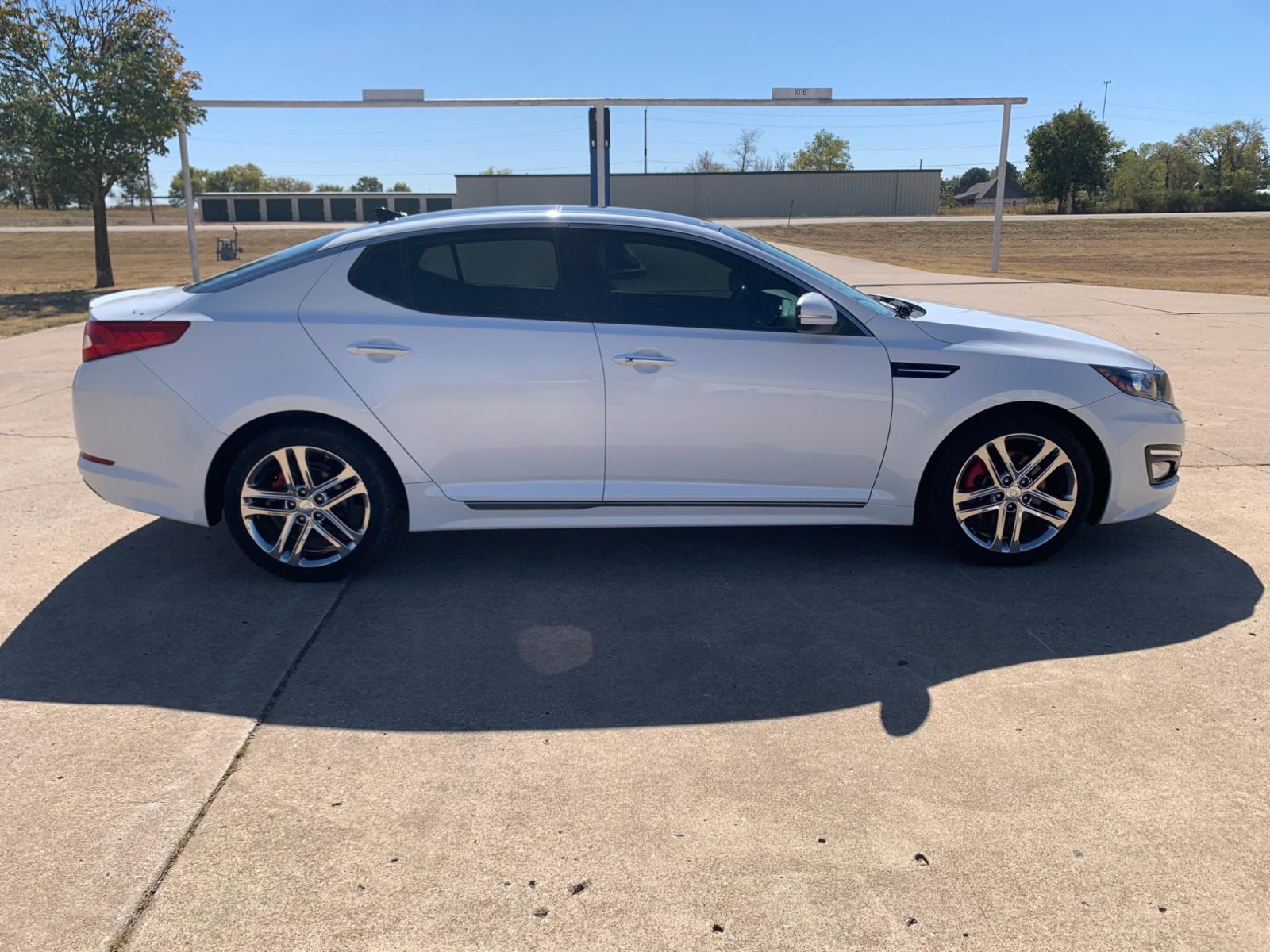 2013 White Kia Optima SXL (5XXGR4A60DG) with an 2.0L L4 DOHC 16V TURBO engine, 6-Speed Automatic transmission, located at 17760 Hwy 62, Morris, OK, 74445, (918) 733-4887, 35.609104, -95.877060 - 2013 KIA OPTIMA SXL HAS A 2.0L 4-CYLINDER AND IS FWD, RUNS ON GASOLINE, AND GETS 30MPG. THIS KIA WILL SAVE MONEY AT THE PUMP. IT FEATURES A KEYLESS ENTRY REMOTE, POWER LOCKS, POWER WINDOWS, POWER SEATS, POWER MIRRORS, AM/FM STEREO, INFINITY SOUND SYSTEM, CD PLAYER, USB PORT, SIRUS RADIO, LEATHER SEA - Photo #4