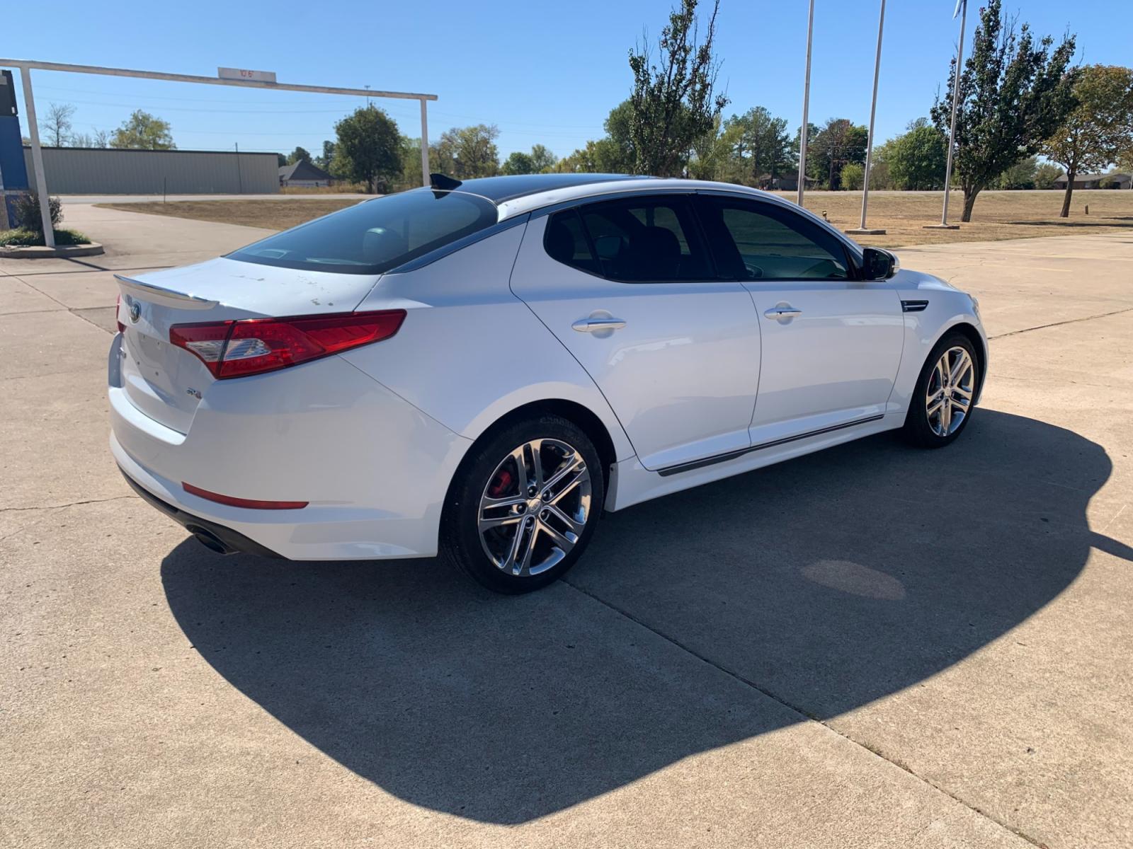 2013 White Kia Optima SXL (5XXGR4A60DG) with an 2.0L L4 DOHC 16V TURBO engine, 6-Speed Automatic transmission, located at 17760 Hwy 62, Morris, OK, 74445, (918) 733-4887, 35.609104, -95.877060 - 2013 KIA OPTIMA SXL HAS A 2.0L 4-CYLINDER AND IS FWD, RUNS ON GASOLINE, AND GETS 30MPG. THIS KIA WILL SAVE MONEY AT THE PUMP. IT FEATURES A KEYLESS ENTRY REMOTE, POWER LOCKS, POWER WINDOWS, POWER SEATS, POWER MIRRORS, AM/FM STEREO, INFINITY SOUND SYSTEM, CD PLAYER, USB PORT, SIRUS RADIO, LEATHER SEA - Photo #5