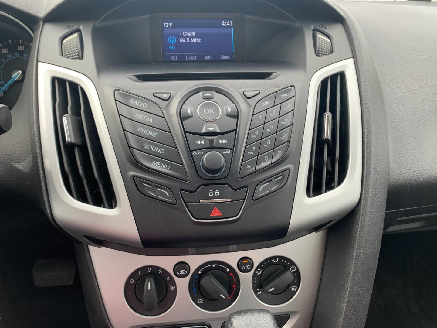 2014 BLUE Ford Focus SE Sedan (1FADP3F25EL) with an 2.0L L4 DOHC 16V engine, AUTOMATIC transmission, located at 17760 Hwy 62, Morris, OK, 74445, (918) 733-4887, 35.609104, -95.877060 - Photo#11
