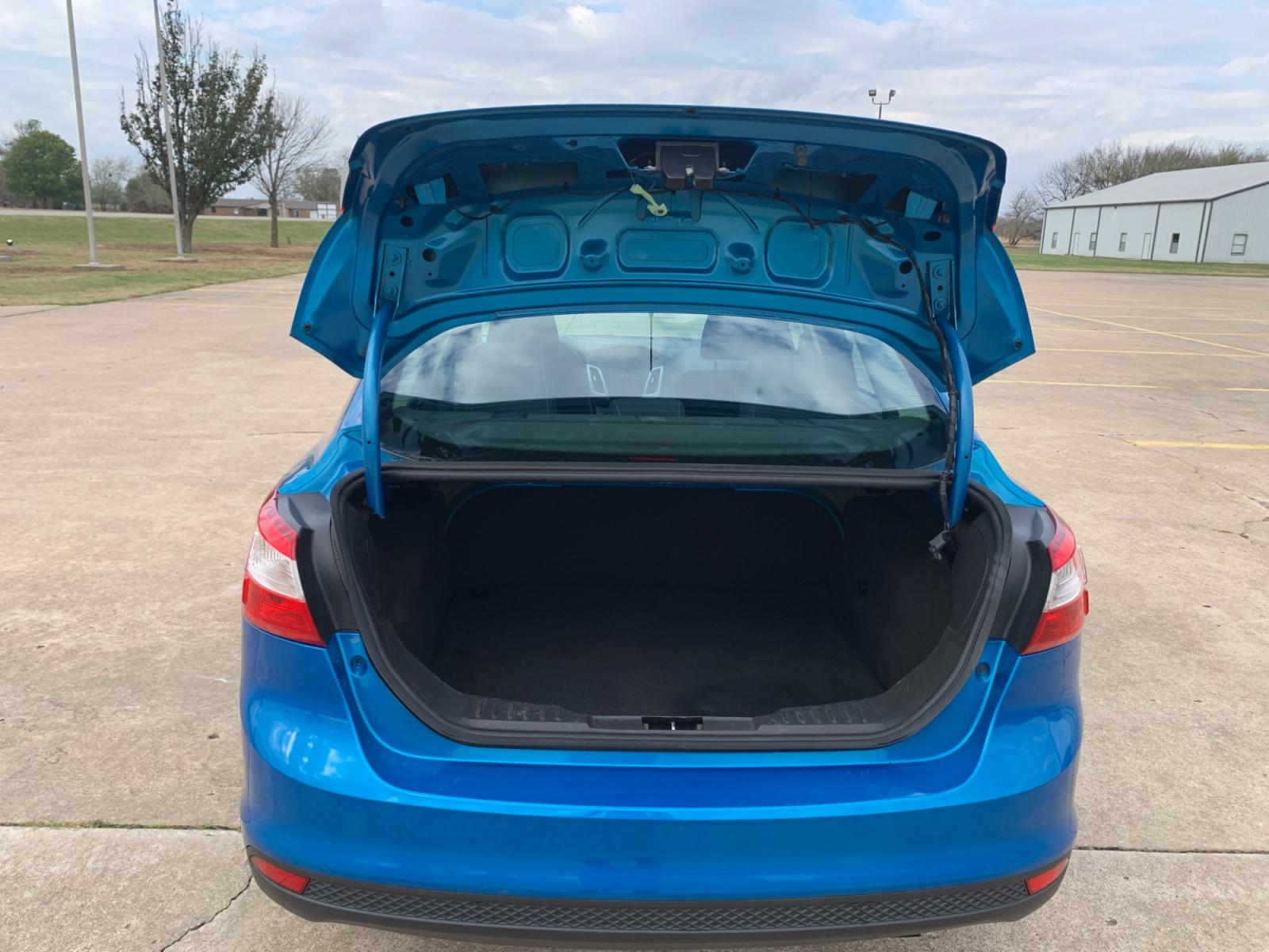 2014 BLUE Ford Focus SE Sedan (1FADP3F25EL) with an 2.0L L4 DOHC 16V engine, AUTOMATIC transmission, located at 17760 Hwy 62, Morris, OK, 74445, (918) 733-4887, 35.609104, -95.877060 - 2014 FORD FOCUS SE HAS A 2.0L 4-CYLINDER FEATURES POWER REMOTE LOCKING SYSTEM, POWER WINDOWS, POWER LOCKS, POWER WINDOWS, POWER MIRRORS, CD PLAYER, AM/FM STEREO, AUX PORT, USB PORT, CLOTH INTERIOR, BLUETOOTH, CRUISE CONTROL, MULTIFUNCTION STEERING WHEEL CONTROL, VOICE COMMAND CONTROL. DOES HAVE REB - Photo #15