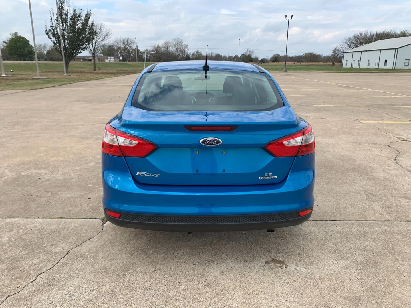 2014 BLUE Ford Focus SE Sedan (1FADP3F25EL) with an 2.0L L4 DOHC 16V engine, AUTOMATIC transmission, located at 17760 Hwy 62, Morris, OK, 74445, (918) 733-4887, 35.609104, -95.877060 - Photo#5