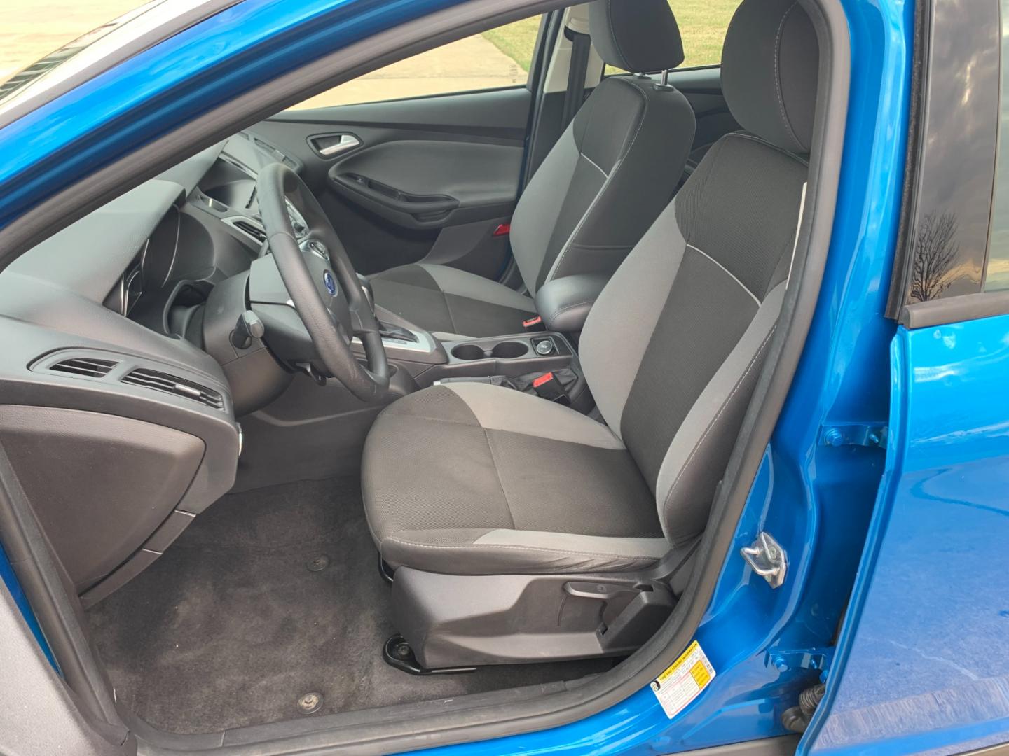 2014 BLUE Ford Focus SE Sedan (1FADP3F25EL) with an 2.0L L4 DOHC 16V engine, AUTOMATIC transmission, located at 17760 Hwy 62, Morris, OK, 74445, (918) 733-4887, 35.609104, -95.877060 - Photo#8
