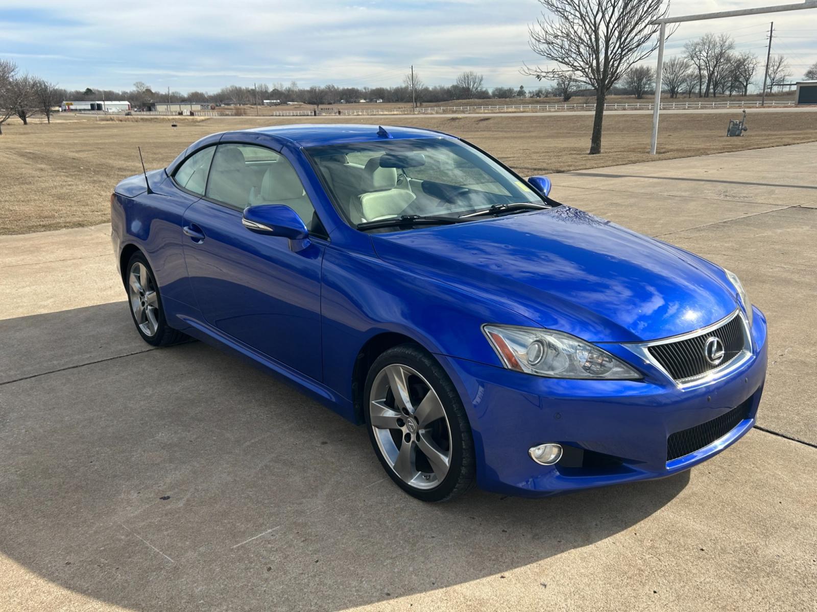 2010 BLUE Lexus IS C IS 250C (JTHFF2C2XA2) , 6-Speed Automatic transmission, located at 17760 Hwy 62, Morris, OK, 74445, (918) 733-4887, 35.609104, -95.877060 - 2010 LEXUS IS 250C HAS A 2.5L V6 AND IS RWD, THIS CONVERTIBLE FEATURES KEYLESS REMOTE ENTRY, PUSH BUTTON ENGINE START, POWER LOCKS, POWER WINDOWS, POWER SEATS, POWER MIRRORS, AM/FM STEREO, SATELLITE RADIO, CD PLAYER, AUX PORT, USB PORT, TOUCH SCREEN DISPLAY, LEATHER SEATS, 3 SETTING MEMORY SEATS, DU - Photo #4