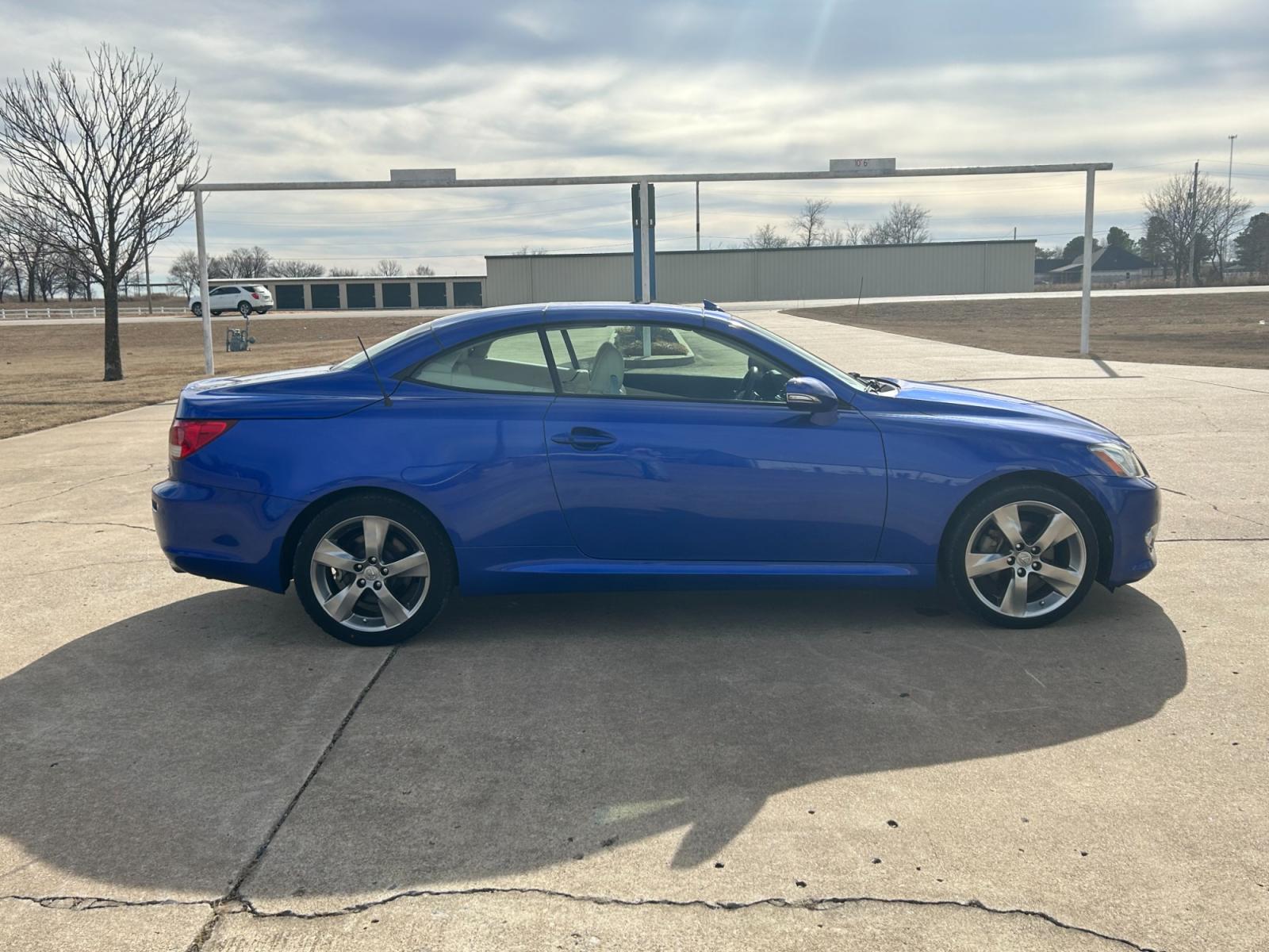 2010 BLUE Lexus IS C IS 250C (JTHFF2C2XA2) , 6-Speed Automatic transmission, located at 17760 Hwy 62, Morris, OK, 74445, (918) 733-4887, 35.609104, -95.877060 - 2010 LEXUS IS 250C HAS A 2.5L V6 AND IS RWD, THIS CONVERTIBLE FEATURES KEYLESS REMOTE ENTRY, PUSH BUTTON ENGINE START, POWER LOCKS, POWER WINDOWS, POWER SEATS, POWER MIRRORS, AM/FM STEREO, SATELLITE RADIO, CD PLAYER, AUX PORT, USB PORT, TOUCH SCREEN DISPLAY, LEATHER SEATS, 3 SETTING MEMORY SEATS, DU - Photo #5