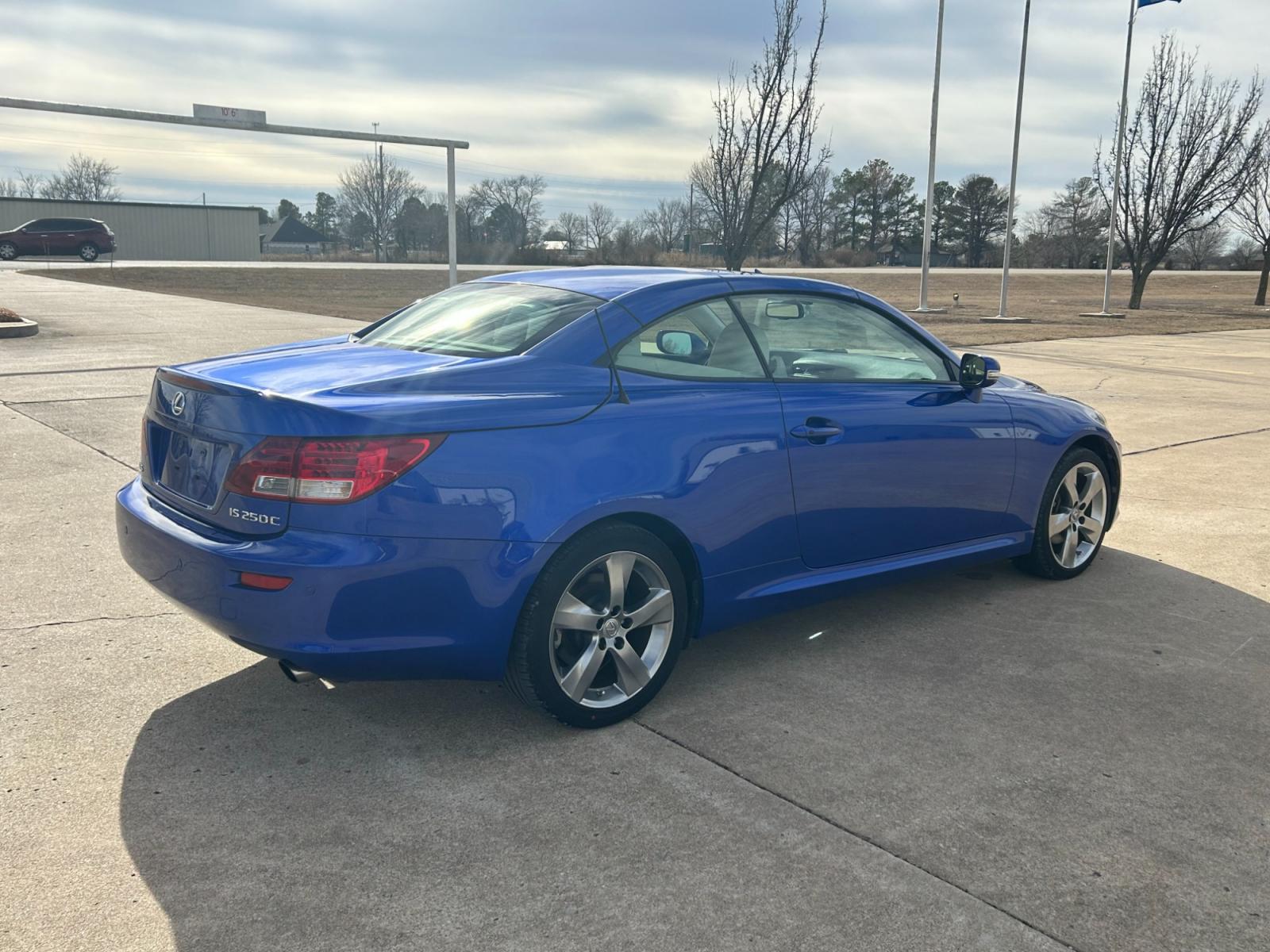 2010 BLUE Lexus IS C IS 250C (JTHFF2C2XA2) , 6-Speed Automatic transmission, located at 17760 Hwy 62, Morris, OK, 74445, (918) 733-4887, 35.609104, -95.877060 - 2010 LEXUS IS 250C HAS A 2.5L V6 AND IS RWD, THIS CONVERTIBLE FEATURES KEYLESS REMOTE ENTRY, PUSH BUTTON ENGINE START, POWER LOCKS, POWER WINDOWS, POWER SEATS, POWER MIRRORS, AM/FM STEREO, SATELLITE RADIO, CD PLAYER, AUX PORT, USB PORT, TOUCH SCREEN DISPLAY, LEATHER SEATS, 3 SETTING MEMORY SEATS, DU - Photo #6