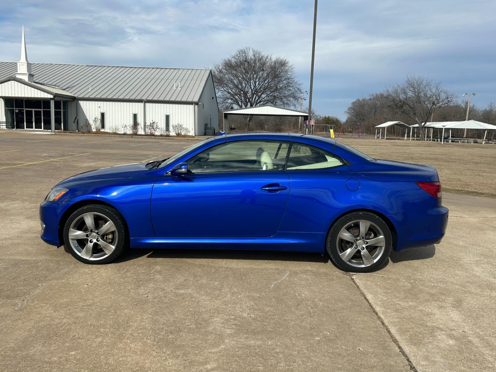 2010 BLUE Lexus IS C IS 250C (JTHFF2C2XA2) , 6-Speed Automatic transmission, located at 17760 Hwy 62, Morris, OK, 74445, (918) 733-4887, 35.609104, -95.877060 - 2010 LEXUS IS 250C HAS A 2.5L V6 AND IS RWD, THIS CONVERTIBLE FEATURES KEYLESS REMOTE ENTRY, PUSH BUTTON ENGINE START, POWER LOCKS, POWER WINDOWS, POWER SEATS, POWER MIRRORS, AM/FM STEREO, SATELLITE RADIO, CD PLAYER, AUX PORT, USB PORT, TOUCH SCREEN DISPLAY, LEATHER SEATS, 3 SETTING MEMORY SEATS, DU - Photo #9