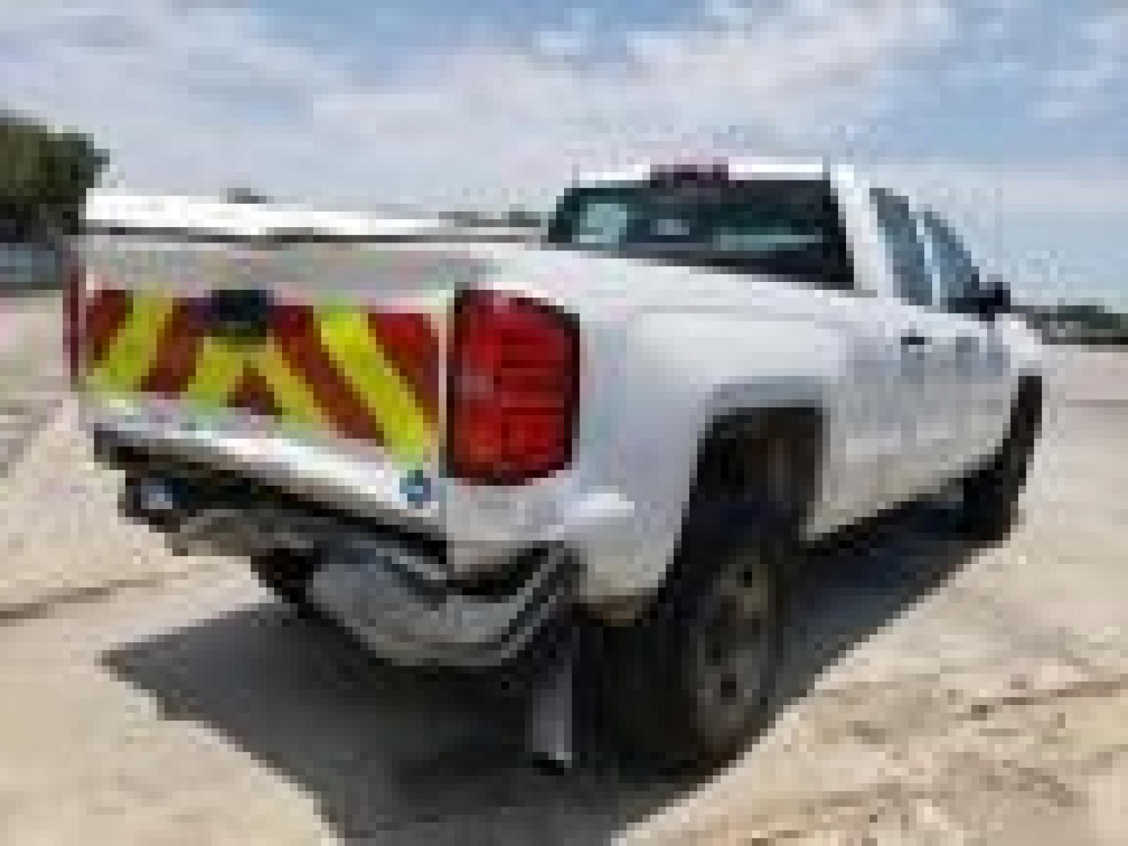 2015 White Chevrolet Silverado 2500HD Work Truck Double Cab 2WD (1GC2CUEB5FZ) with an 6.0L V8 OHV 16V CNG engine, 6A transmission, located at 17760 Hwy 62, Morris, OK, 74445, (918) 733-4887, 35.609104, -95.877060 - 2015 CHEVY SILVERADO 2500HD HAS THE 6.0L V8 AND IS RWD. THIS IS A BI-FUEL TRUCK THAT RUNS ON BOTH CNG OR GASOLINE, FEATURES REMOTE KEYLESS ENTRY, POWER LOCKS, POWER WINDOWS, POWER MIRRORS, MANUAL SEATS, AM/FM STEREO, USB PORT, AUX PORT, LEATHER SEATS, TRACTION CONTROL, BEDLINER, FACTORY-EQUIPPED TRA - Photo #28