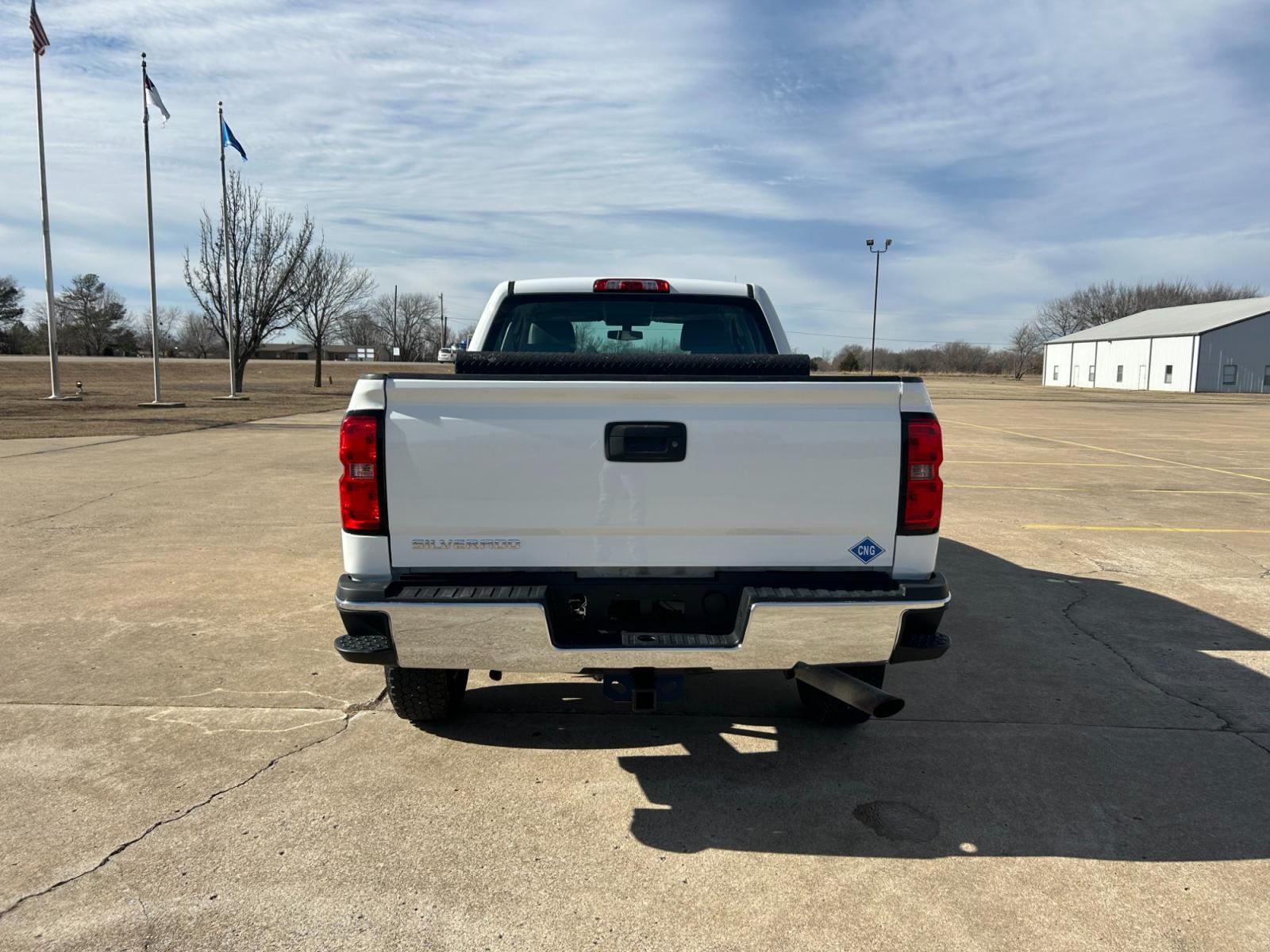 2015 White Chevrolet Silverado 2500HD Work Truck Double Cab 2WD (1GC2CUEB5FZ) with an 6.0L V8 OHV 16V CNG engine, 6A transmission, located at 17760 Hwy 62, Morris, OK, 74445, (918) 733-4887, 35.609104, -95.877060 - 2015 CHEVY SILVERADO 2500HD HAS THE 6.0L V8 AND IS RWD. THIS IS A BI-FUEL TRUCK THAT RUNS ON BOTH CNG OR GASOLINE, FEATURES REMOTE KEYLESS ENTRY, POWER LOCKS, POWER WINDOWS, POWER MIRRORS, MANUAL SEATS, AM/FM STEREO, USB PORT, AUX PORT, LEATHER SEATS, TRACTION CONTROL, BEDLINER, FACTORY-EQUIPPED TRA - Photo #6