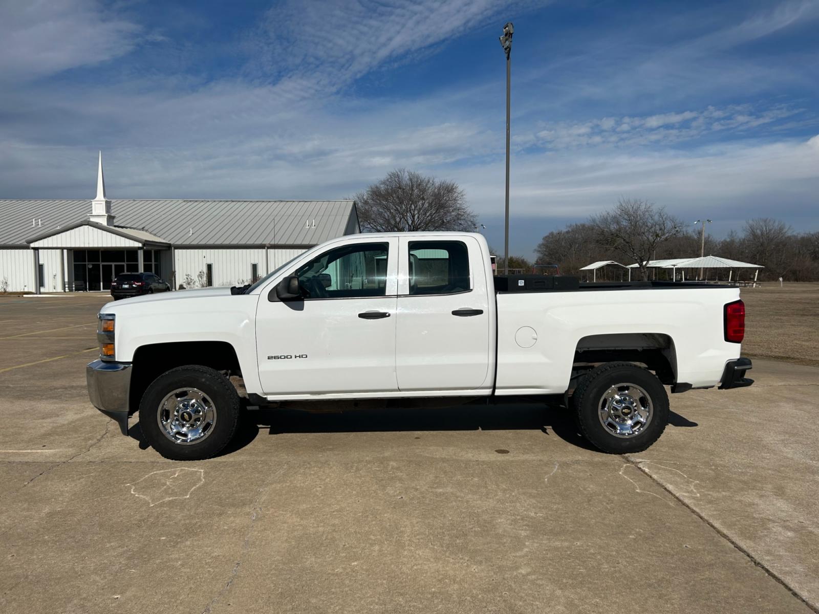 2015 White Chevrolet Silverado 2500HD Work Truck Double Cab 2WD (1GC2CUEB5FZ) with an 6.0L V8 OHV 16V CNG engine, 6A transmission, located at 17760 Hwy 62, Morris, OK, 74445, (918) 733-4887, 35.609104, -95.877060 - 2015 CHEVY SILVERADO 2500HD HAS THE 6.0L V8 AND IS RWD. THIS IS A BI-FUEL TRUCK THAT RUNS ON BOTH CNG OR GASOLINE, FEATURES REMOTE KEYLESS ENTRY, POWER LOCKS, POWER WINDOWS, POWER MIRRORS, MANUAL SEATS, AM/FM STEREO, USB PORT, AUX PORT, LEATHER SEATS, TRACTION CONTROL, BEDLINER, FACTORY-EQUIPPED TRA - Photo #8