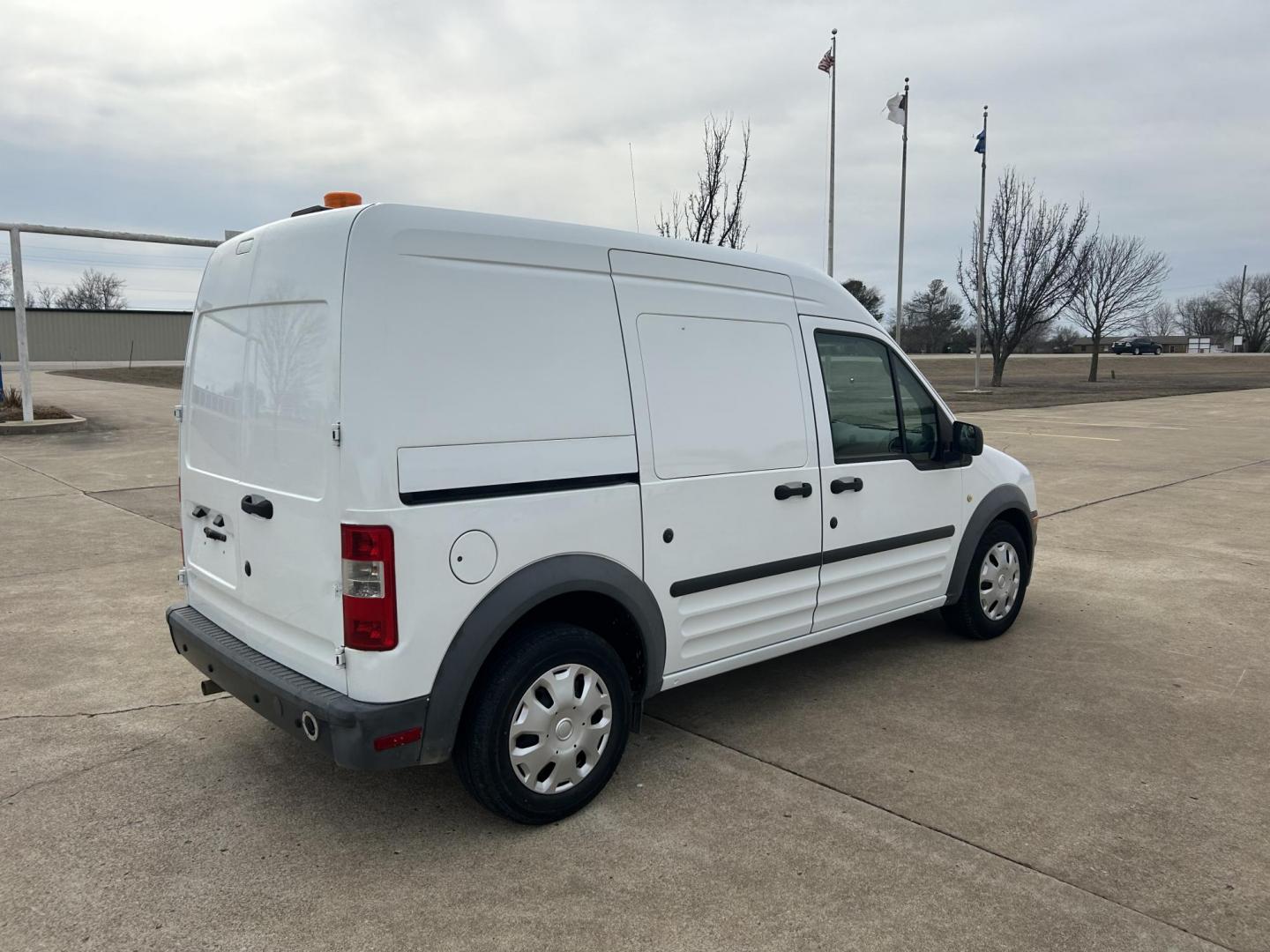 2013 White /Gray Ford Transit Connect XL (NM0LS7AN8DT) with an 2.0L L4 DOHC 16V engine, 4-Speed Automatic transmission, located at 17760 Hwy 62, Morris, OK, 74445, (918) 733-4887, 35.609104, -95.877060 - 2013 FORD TRANSIT CONNECT HAS A 2.0L AND FWD. THIS VAN IS A BI-FUEL THAT RUNS ON BOTH GASOLINE OR COMPRESSED NATURAL GAS (CNG). FEATURES, MANUEL WINDOWS, MANUAL MIRRORS, MANUAL SEATS, CLOTH INTERIOR, MANUAL LOCKS, BACKUP CAMERA, AND AM/FM STEREO. EQUIPPED WITH A BI-FUEL CNG FUEL SYSTEM. IT RUNS ON - Photo#3