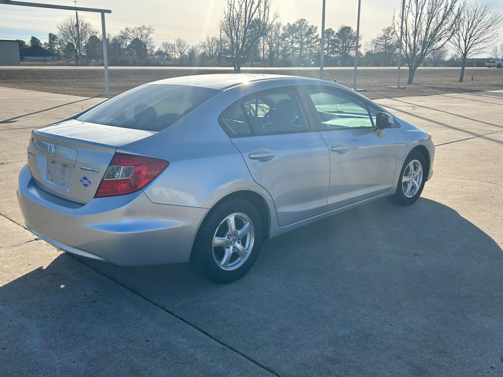 2012 Silver Honda Civic CNG Sedan 5-Speed AT (19XFB5F59CE) with an 1.8L L4 SOHC 16V CNG engine, 5-Speed Automatic transmission, located at 17760 Hwy 62, Morris, OK, 74445, (918) 733-4887, 35.609104, -95.877060 - 2012 HONDA CIVIC 1.8L FWD DEDICATED CNG (COMPRESSED NATURAL GAS) VEHICLE. FEATURES 2 KEYS, REMOTE KEYLESS ENTRY, POWER LOCKS, POWER WINDOWS, POWER MIRRORS, MANUEL SEATS, AM/FM RADIO, CD PLAYER, USB, AUX, BLUETOOTH FOR HANDS-FREE CALLING, 12V POWER OUTLET, CRUISE CONTROL, TRACTION CONTROL, CLOTH SEAT - Photo #4