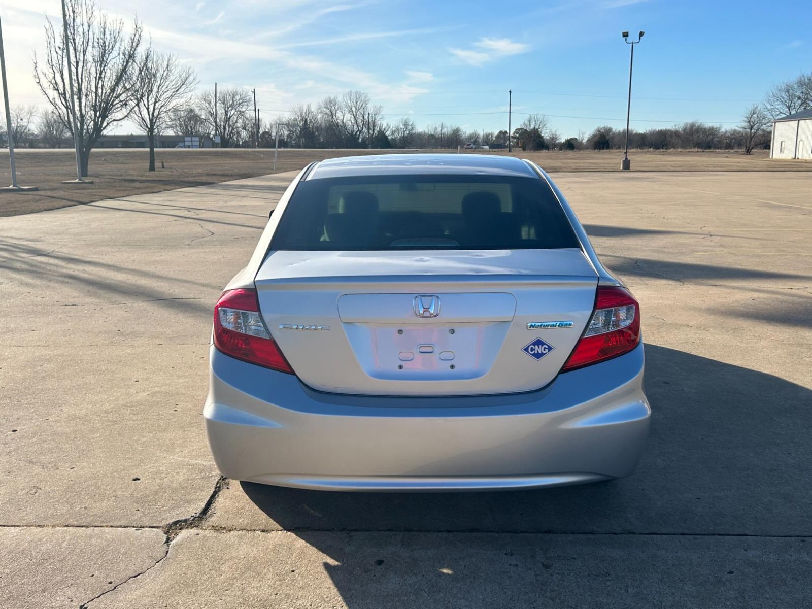 2012 Silver Honda Civic CNG Sedan 5-Speed AT (19XFB5F59CE) with an 1.8L L4 SOHC 16V CNG engine, 5-Speed Automatic transmission, located at 17760 Hwy 62, Morris, OK, 74445, (918) 733-4887, 35.609104, -95.877060 - 2012 HONDA CIVIC 1.8L FWD DEDICATED CNG (COMPRESSED NATURAL GAS) VEHICLE. FEATURES 2 KEYS, REMOTE KEYLESS ENTRY, POWER LOCKS, POWER WINDOWS, POWER MIRRORS, MANUEL SEATS, AM/FM RADIO, CD PLAYER, USB, AUX, BLUETOOTH FOR HANDS-FREE CALLING, 12V POWER OUTLET, CRUISE CONTROL, TRACTION CONTROL, CLOTH SEAT - Photo #6