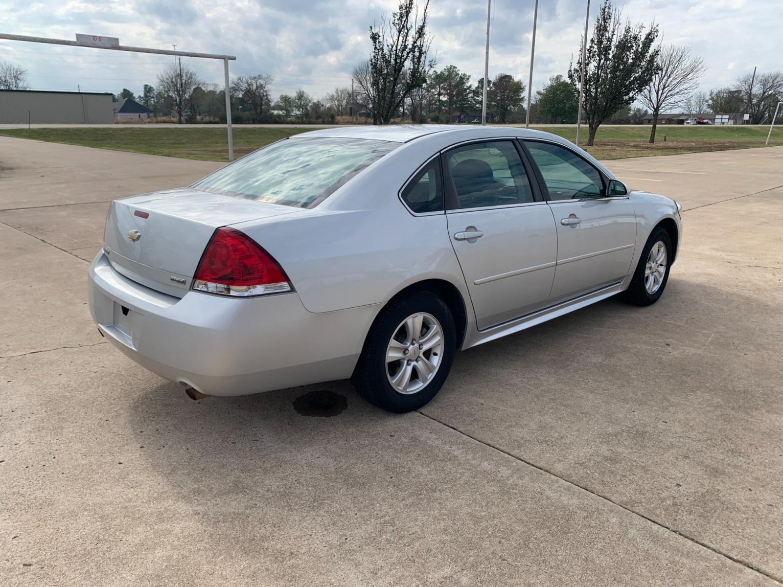 2012 Silver Chevrolet Impala LS (2G1WF5E31C1) with an 3.6L V6 DOHC 16V FFV engine, 6-Speed Automatic transmission, located at 17760 Hwy 62, Morris, OK, 74445, (918) 733-4887, 35.609104, -95.877060 - 2012 CHEVROLET IMPALA LS HS A 3.6L AND IS FWD, FEATURES REMOTE KEYLESS ENTRY, POWER LOCKS, POWER WINDOWS, POWER MIRRORS, AM/FM STEREO, CD PLAYER, AUX PORT, USB PORT, CLOTH INTERIOR, CRUISE CONTROL, TRACTION CONTROL, TILT WHEEL. LOW MILES ONLY 76,032 AND 225/60R16 TIRES. ***DOES HAVE HAIL DAMAGE AS S - Photo #4