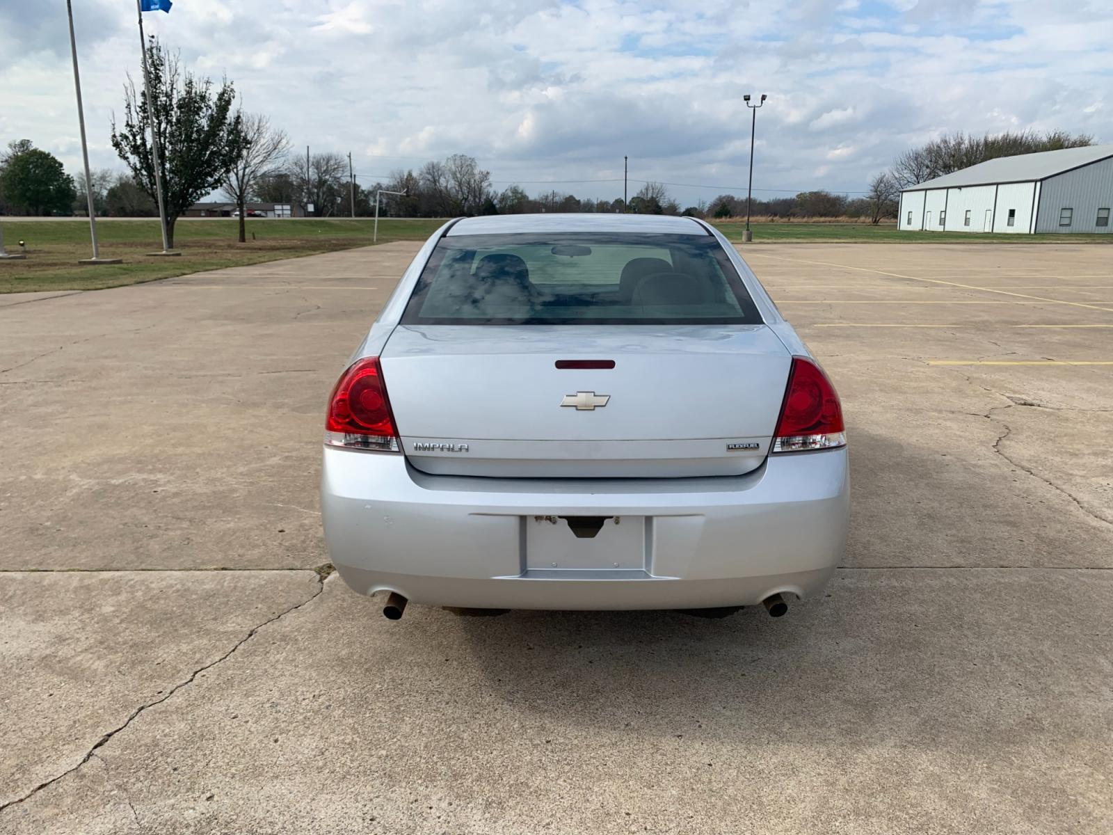 2012 Silver Chevrolet Impala LS (2G1WF5E31C1) with an 3.6L V6 DOHC 16V FFV engine, 6-Speed Automatic transmission, located at 17760 Hwy 62, Morris, OK, 74445, (918) 733-4887, 35.609104, -95.877060 - 2012 CHEVROLET IMPALA LS HS A 3.6L AND IS FWD, FEATURES REMOTE KEYLESS ENTRY, POWER LOCKS, POWER WINDOWS, POWER MIRRORS, AM/FM STEREO, CD PLAYER, AUX PORT, USB PORT, CLOTH INTERIOR, CRUISE CONTROL, TRACTION CONTROL, TILT WHEEL. LOW MILES ONLY 76,032 AND 225/60R16 TIRES. ***DOES HAVE HAIL DAMAGE AS S - Photo #5