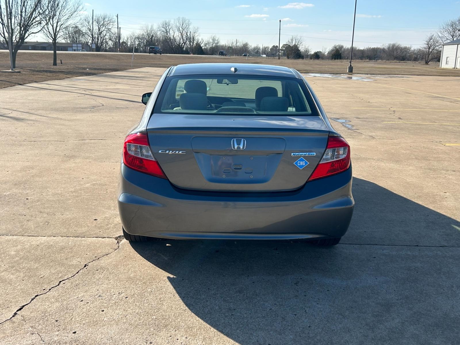 2012 Silver Honda Civic CNG Sedan 5-Speed AT (19XFB5F52CE) with an 1.8L L4 SOHC 16V CNG engine, 5-Speed Automatic transmission, located at 17760 Hwy 62, Morris, OK, 74445, (918) 733-4887, 35.609104, -95.877060 - 2012 HONDA CIVIC 1.8L FWD DEDICATED CNG (COMPRESSED NATURAL GAS) VEHICLE. 2012 HONDA CIVIC FEATURES 2 KEYS, REMOTE KEYLESS ENTRY, POWER LOCKS, POWER WINDOWS, POWER MIRRORS, MANUEL SEATS, TOUCHSCREEN RADIO, AM/FM RADIO, CD PLAYER, USB, AUX, BLUETOOTH FOR HANDS-FREE CALLING, NAVIGATION, 12V POWER OUTL - Photo #6
