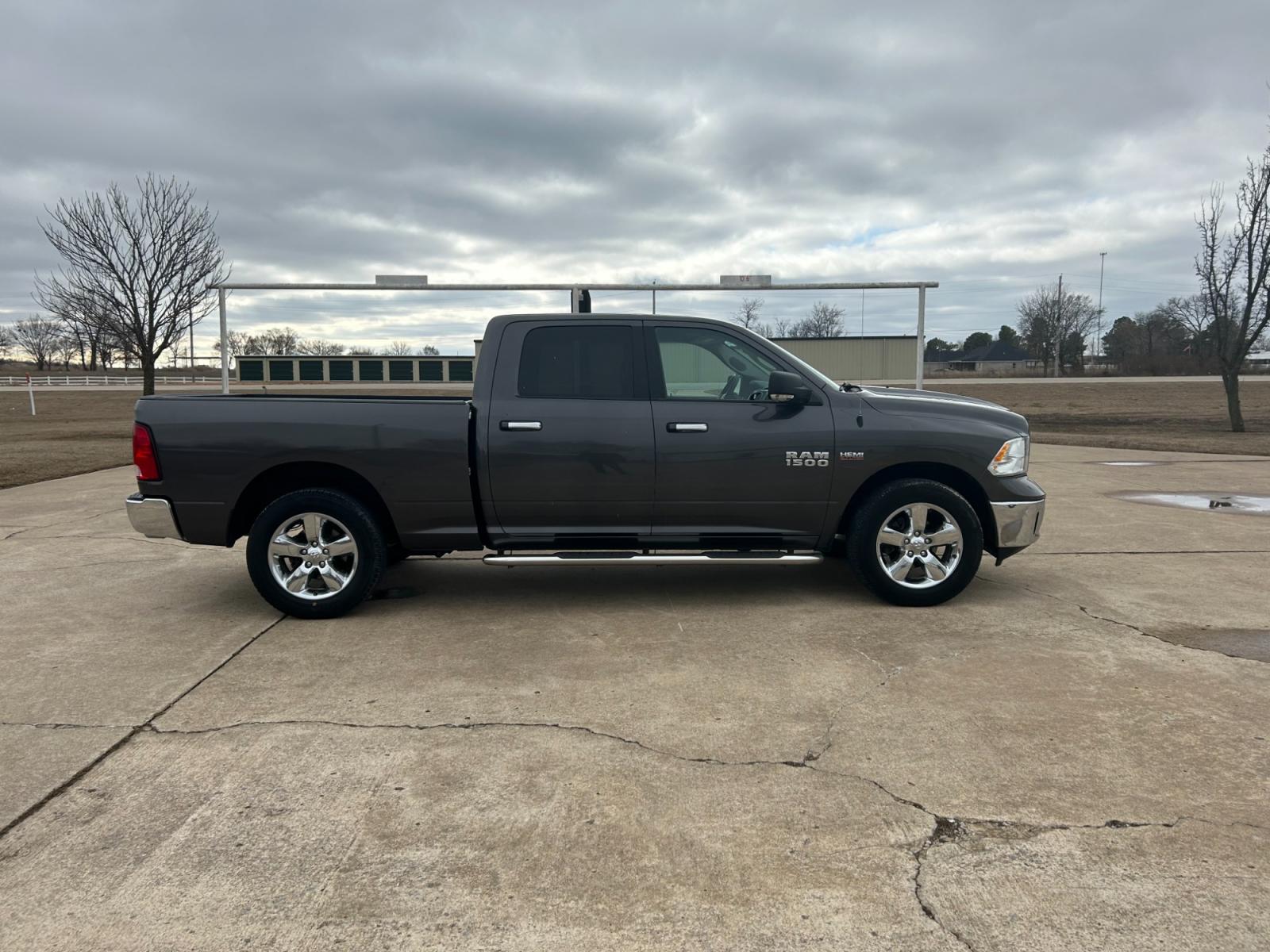 2018 GRAY RAM 1500 SLT Crew Cab LWB 2WD (1C6RR6TT1JS) with an 5.7L V8 OHV 16V engine, 8A transmission, located at 17760 Hwy 62, Morris, OK, 74445, (918) 733-4887, 35.609104, -95.877060 - 2018 DODGE RAM 1500 SLT HAS A 5.7L HEMI AND IS RWD THAT FEATURES REMOTE KEYLESS ENTRY, POWER REMOTE START, POWER LOCKS, POWER WINDOWS, POWER SEATS, POWER WINDOWS, POWER MIRRORS, POWER BACK GLASS WINDOW, AM/FM STEREO, SXM RADIO, UCONNECT, TOUCHSCREEN DISPLAY, AUX PORT, USB PORT, BLUETOOTH TECHNOLOGY, - Photo #4
