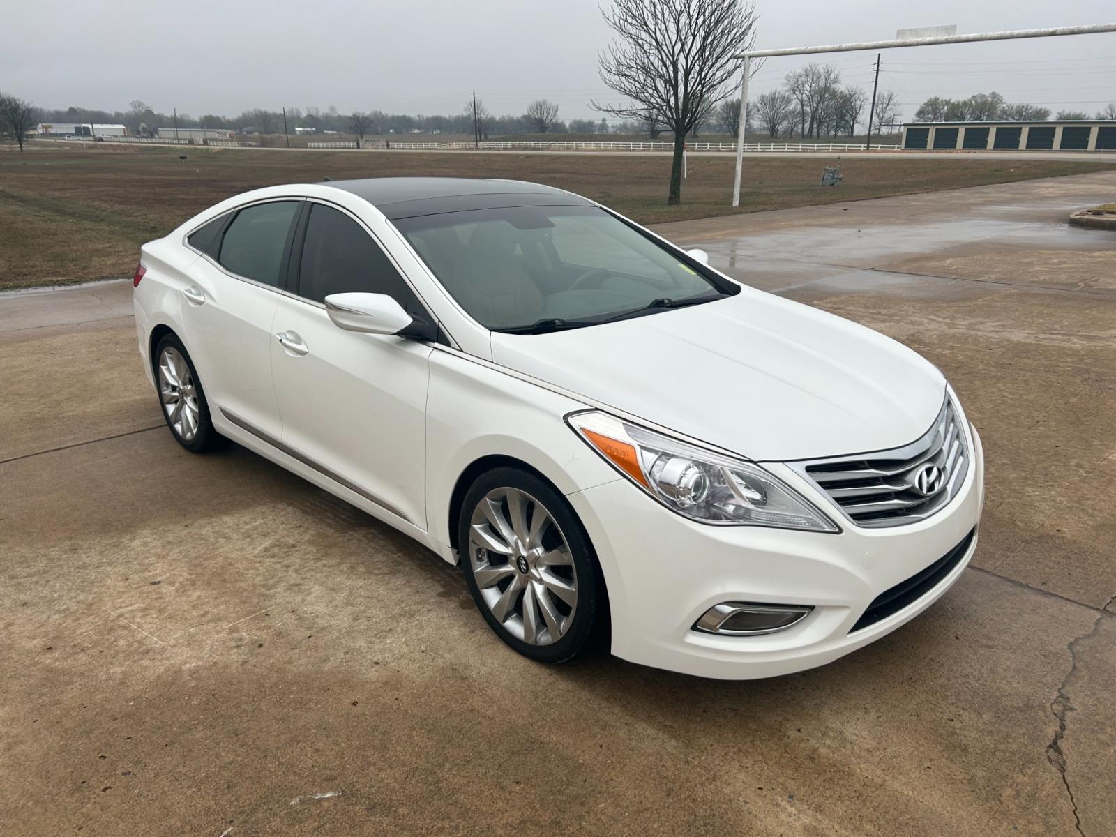 2012 White Hyundai Azera 3.3L (KMHFH4JG6CA) with an 3.3L V6 DOHC 24V engine, 6-Speed Automatic transmission, located at 17760 Hwy 62, Morris, OK, 74445, (918) 733-4887, 35.609104, -95.877060 - 2012 HYUNDAI AZERA HAS A 3.3L AND FWD, FEATURES KEYLESS ENTRY REMOTE KEYFOB, POWER SEATS, POWER WINDOWS, POWER MIRRORS, POWER LOCKS, INFINITY SOUND SYSTEM, AM/FM STEREO, CD PLAYER, XM RADIO, BLUETOOTH, AUX PORT, USB PORT, HEATED AND COOLED LEATHER SEATS, LEATHER WRAPPED STEERING WHEEL, MULTI-FUNCTIO - Photo #3