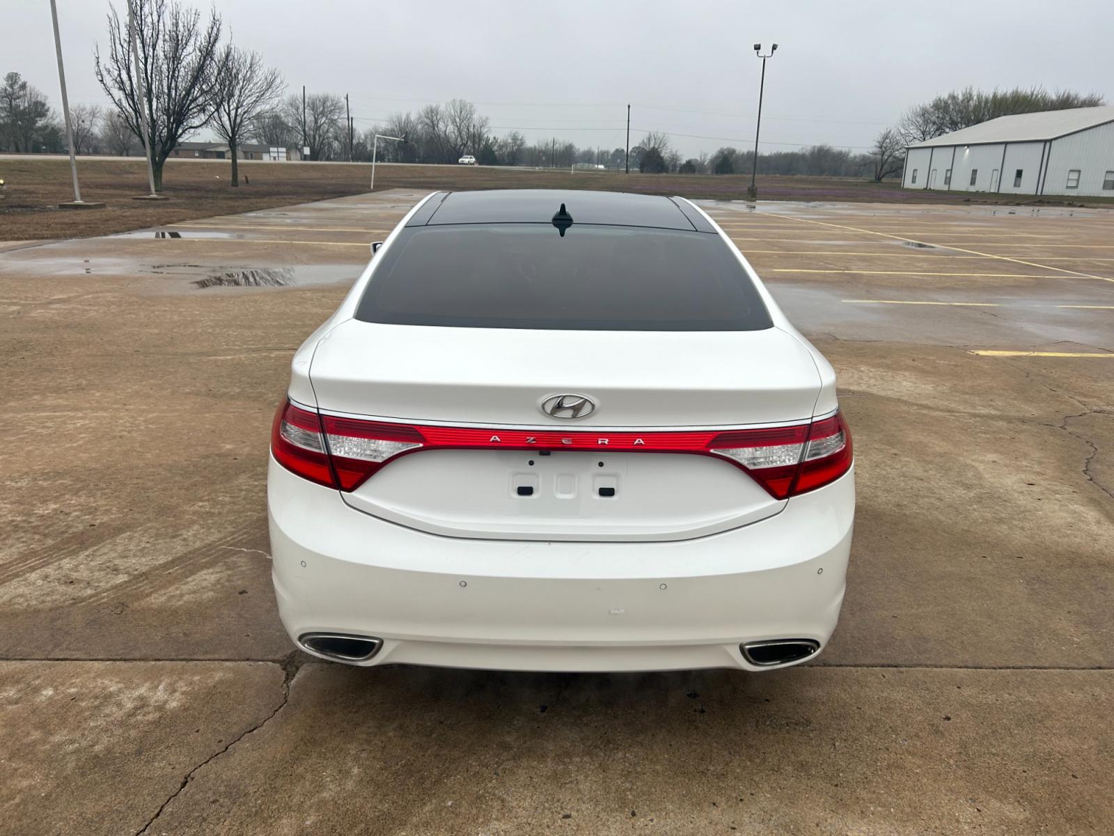 2012 White Hyundai Azera 3.3L (KMHFH4JG6CA) with an 3.3L V6 DOHC 24V engine, 6-Speed Automatic transmission, located at 17760 Hwy 62, Morris, OK, 74445, (918) 733-4887, 35.609104, -95.877060 - 2012 HYUNDAI AZERA HAS A 3.3L AND FWD, FEATURES KEYLESS ENTRY REMOTE KEYFOB, POWER SEATS, POWER WINDOWS, POWER MIRRORS, POWER LOCKS, INFINITY SOUND SYSTEM, AM/FM STEREO, CD PLAYER, XM RADIO, BLUETOOTH, AUX PORT, USB PORT, HEATED AND COOLED LEATHER SEATS, LEATHER WRAPPED STEERING WHEEL, MULTI-FUNCTIO - Photo #6