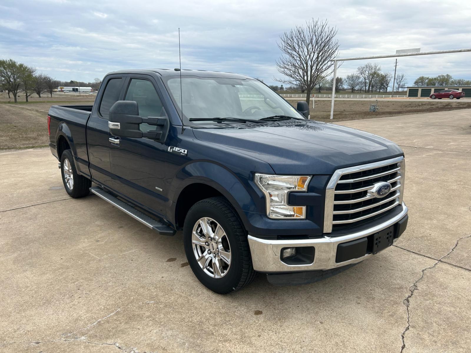 2015 BLUE Ford F-150 XL SuperCab 6.5-ft. Bed 2WD (1FTEX1CP5FF) with an 2.7L V6 DOHC 24V engine, 6-Speed Automatic transmission, located at 17760 Hwy 62, Morris, OK, 74445, (918) 733-4887, 35.609104, -95.877060 - 2015 FORD F150 XL HAS A 2.7L V6 ENGINE AND RWD, FEATURES A KEYLESS LOCKING REMOTE, POWER SEATS, POWER FOOT PEDAL ADJUSTER, POWER LOCKS, POWER WINDOWS, POWER MIRRORS, AM/FM STEREO, SIRIUS RADIO, CD PLAYER, AUX PORT, USB PORT, AUTO START/STOP TECHNOLOGY, CLOTH INTERIOR, CRUISE CONTROL, TRACTION CONTRO - Photo #3